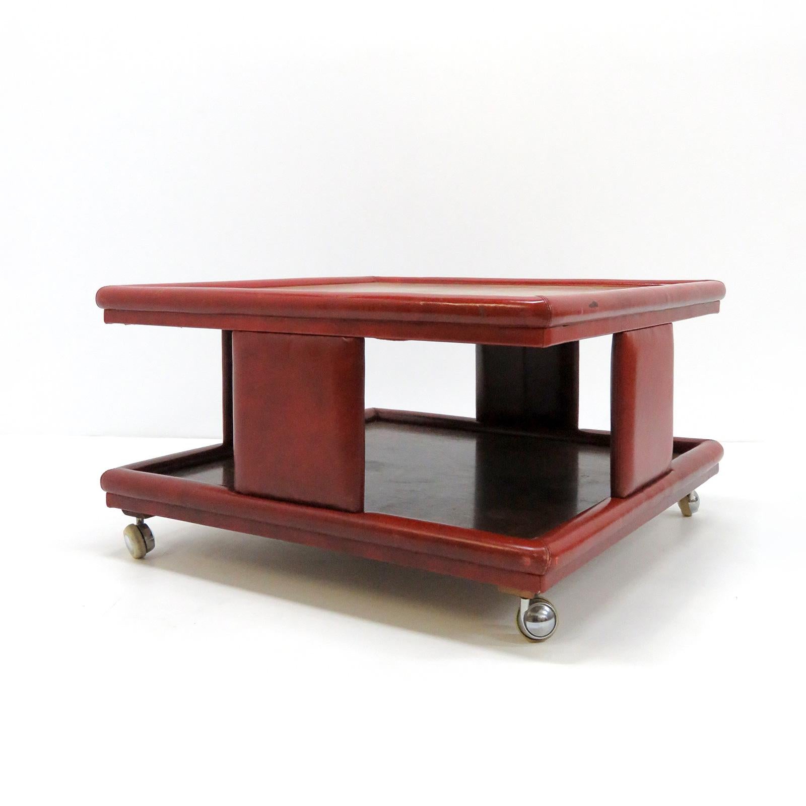 Italian Coffee Table, 1970 In Good Condition For Sale In Los Angeles, CA