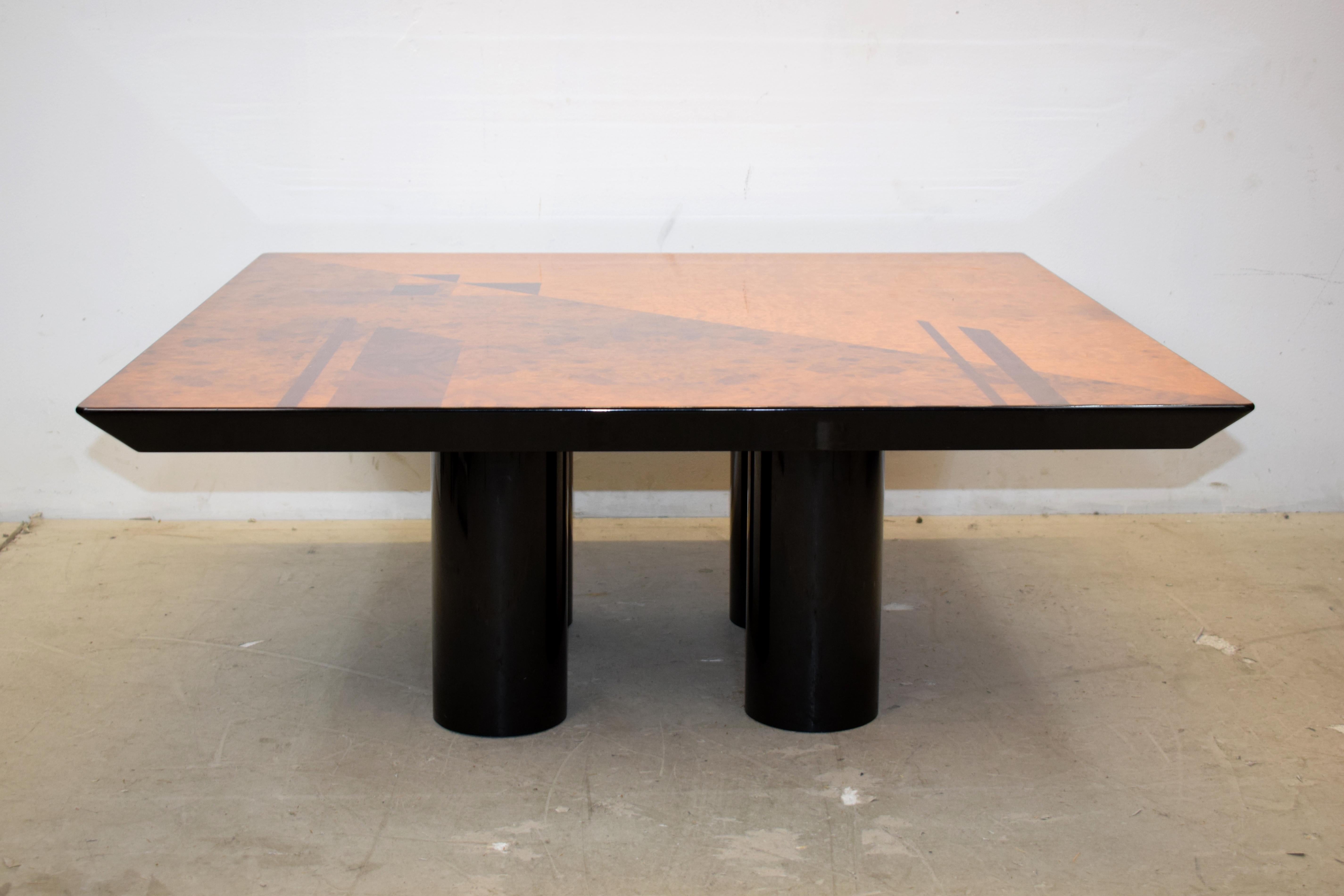 Italian coffee table, 1970s.
Dimensions: H= 35 cm; W= 90 cm; D= 90 cm.