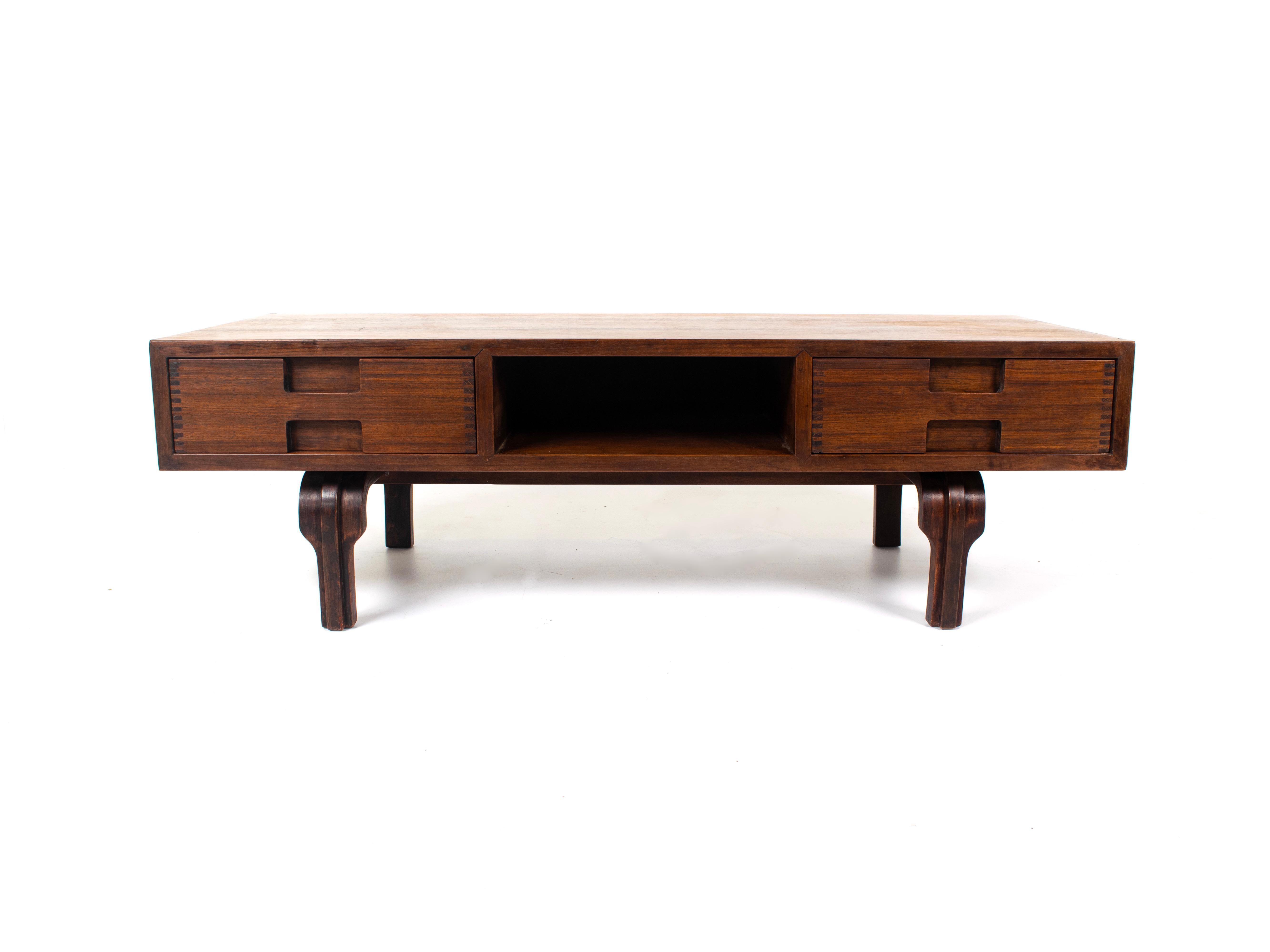 Italian coffee table attributed to Gianfranco Frattini, 1960s. This amazing coffee table has a drawer on each side with in the middle a shelve. It has a minimalistic design, with the feet of the table being the eyecatcher. The four feet have an