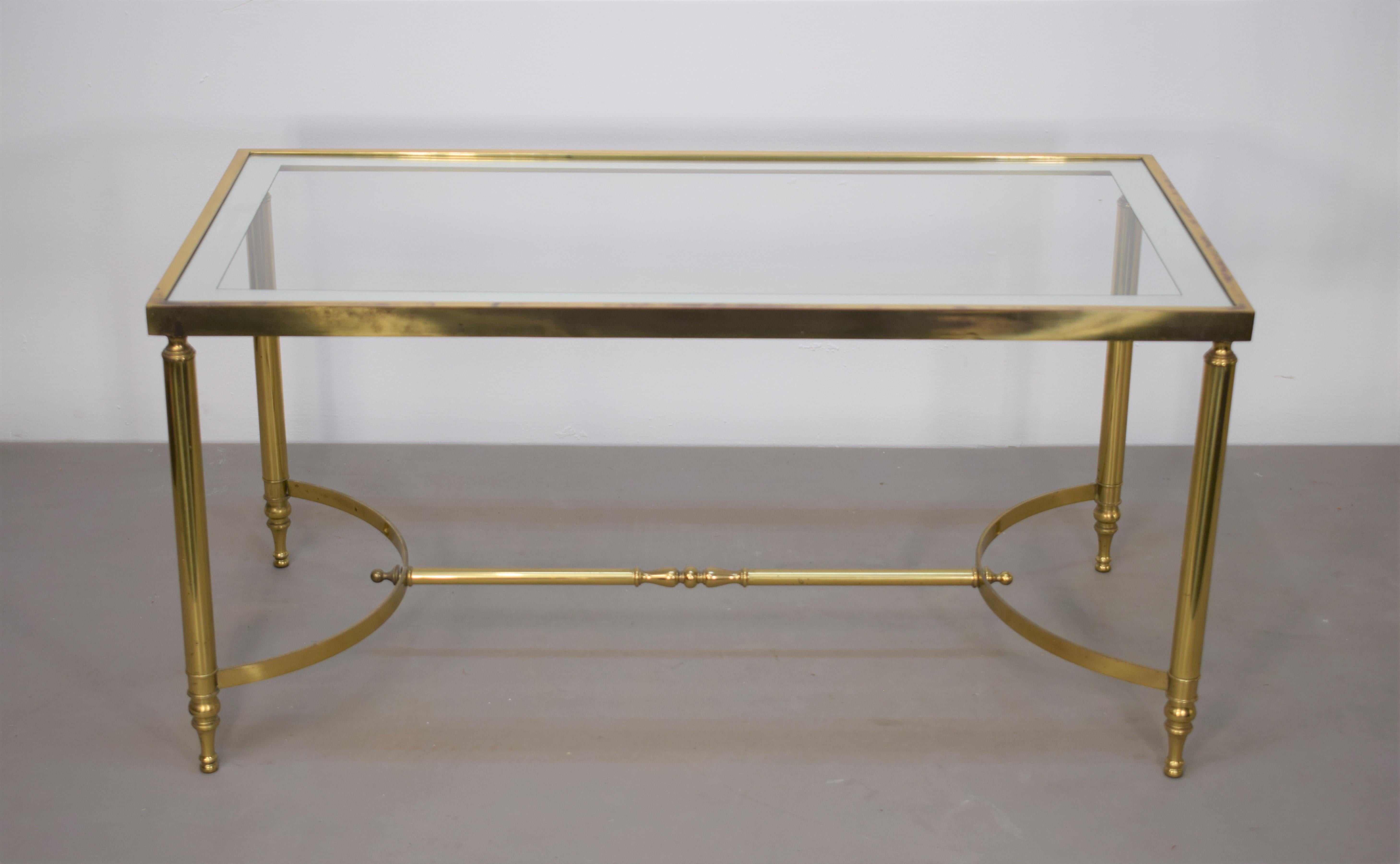 Italian coffee table, brass and glass, 1960s.

Dimensions: H= 50 cm; W= 100 cm; D= 51 cm.