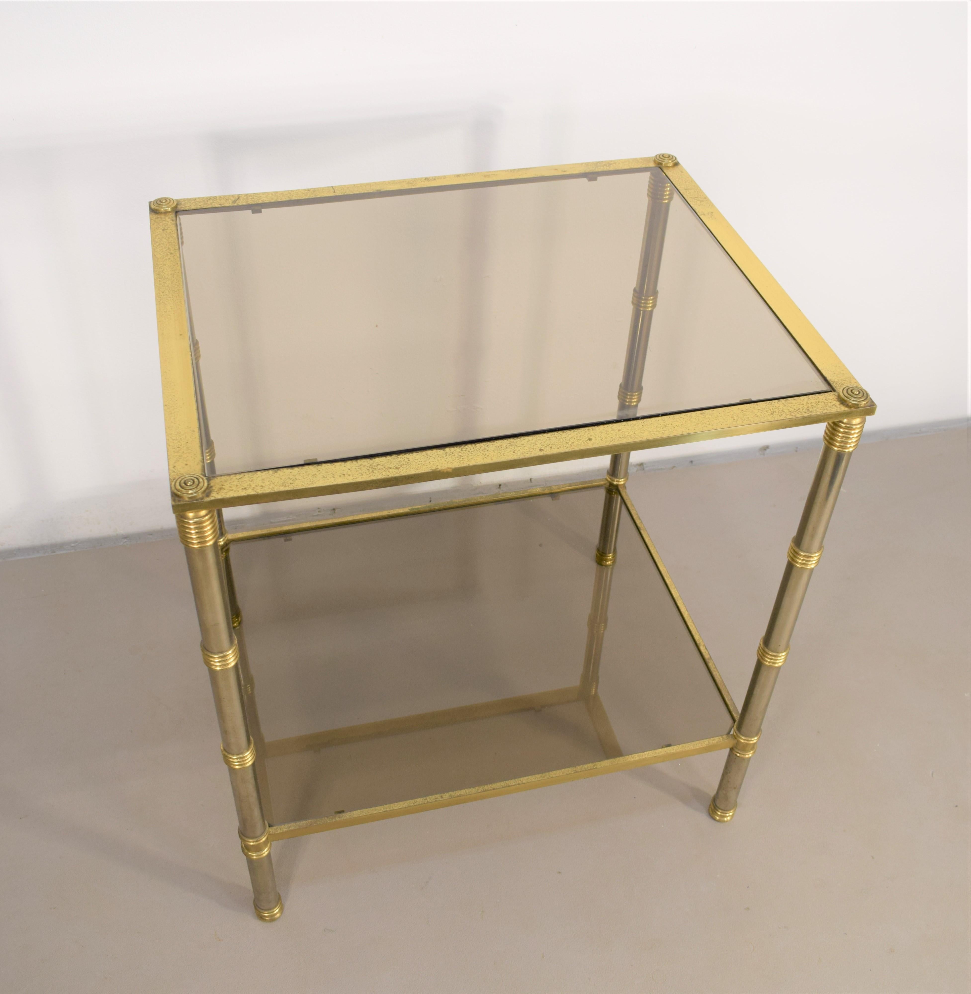 Table basse italienne, laiton, acier et verre fumé, années 1960
Dimensionis H= 60 cm ; W= 55 cm ; D= 45 cm.