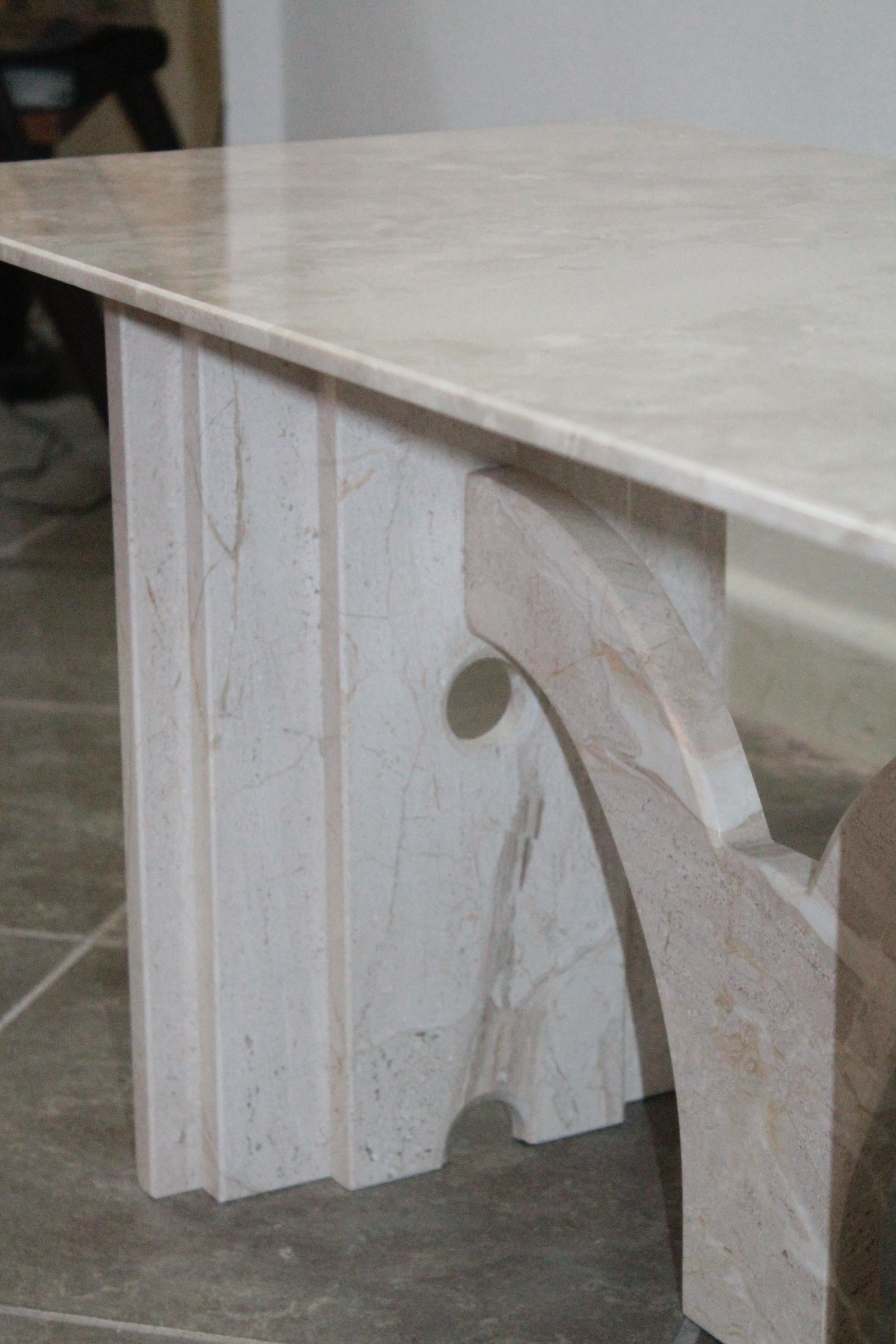 Italian Coffee Table Daino Marble 1980s in the Style of Carlo Scarpa In Good Condition For Sale In Palermo, Palermo