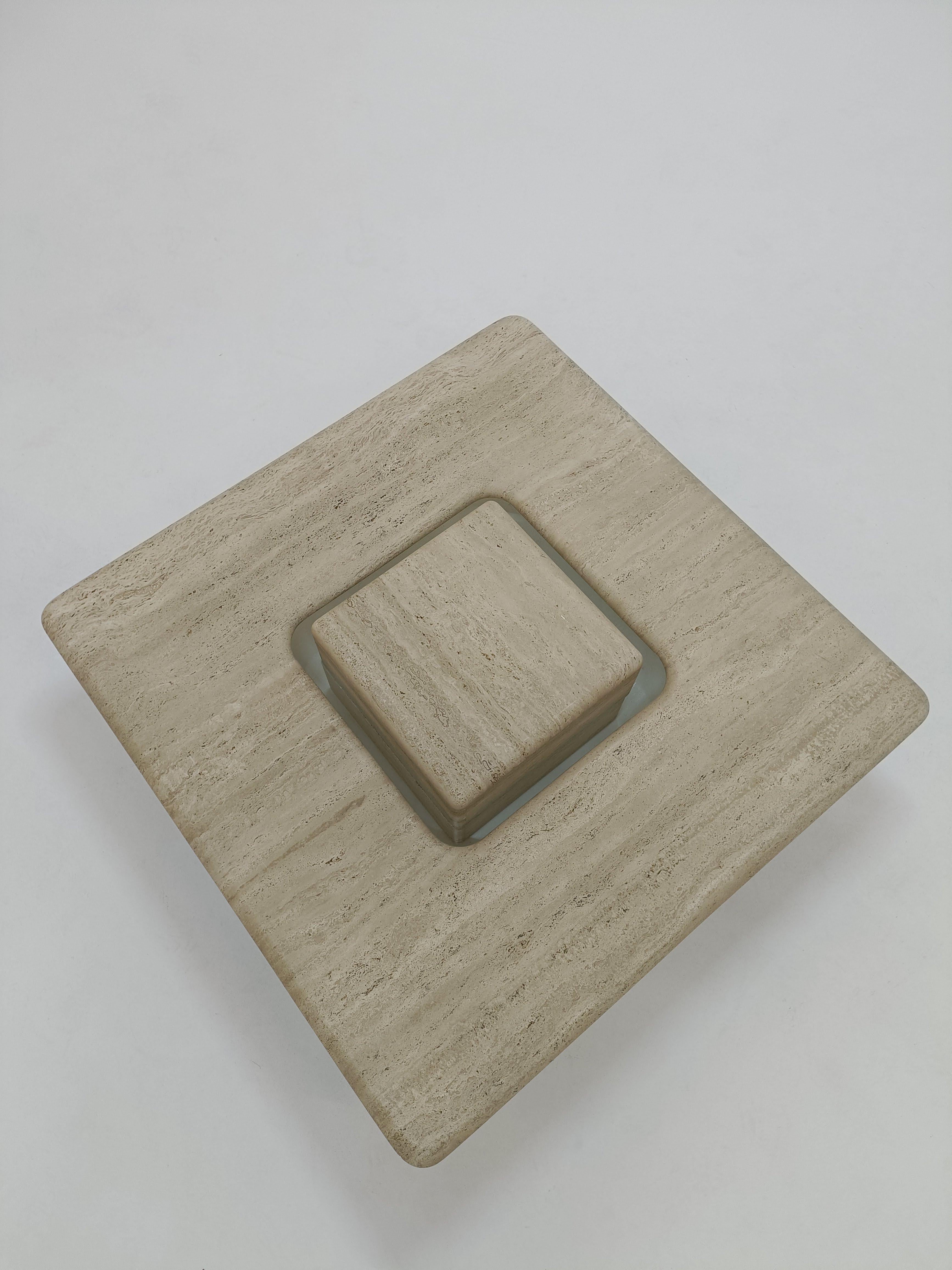 Beautiful Italian design square coffee table cream white travertine (no marble) with floating top from 1970.
.
End of the 70s. 
.
This is a spectacular piece that will go perfectly with a large modular sofa like the camaleonda, soriana or similar
