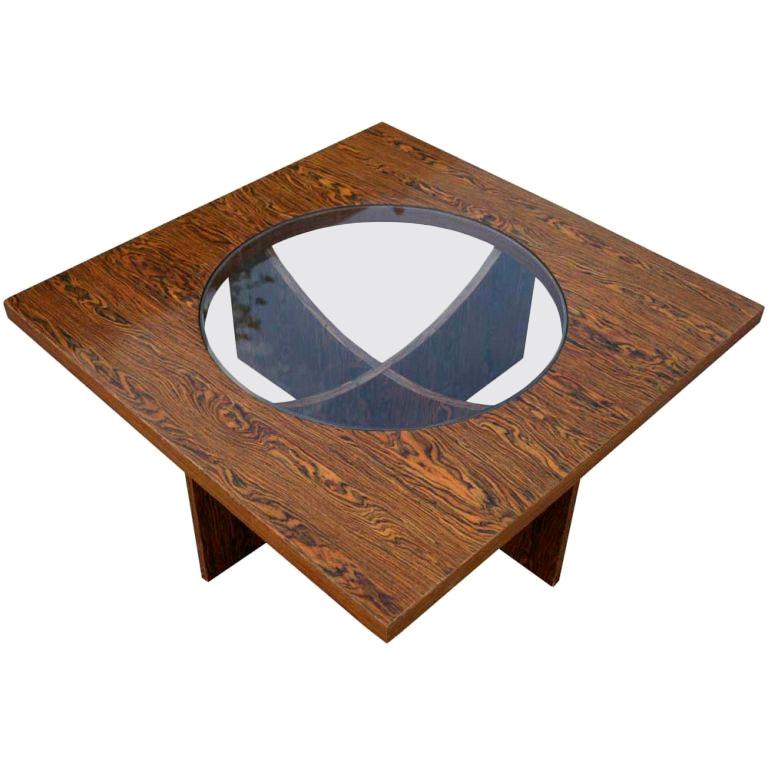 Modern Italian wood coffee table, with sharply defined wood grain; round glass insert.