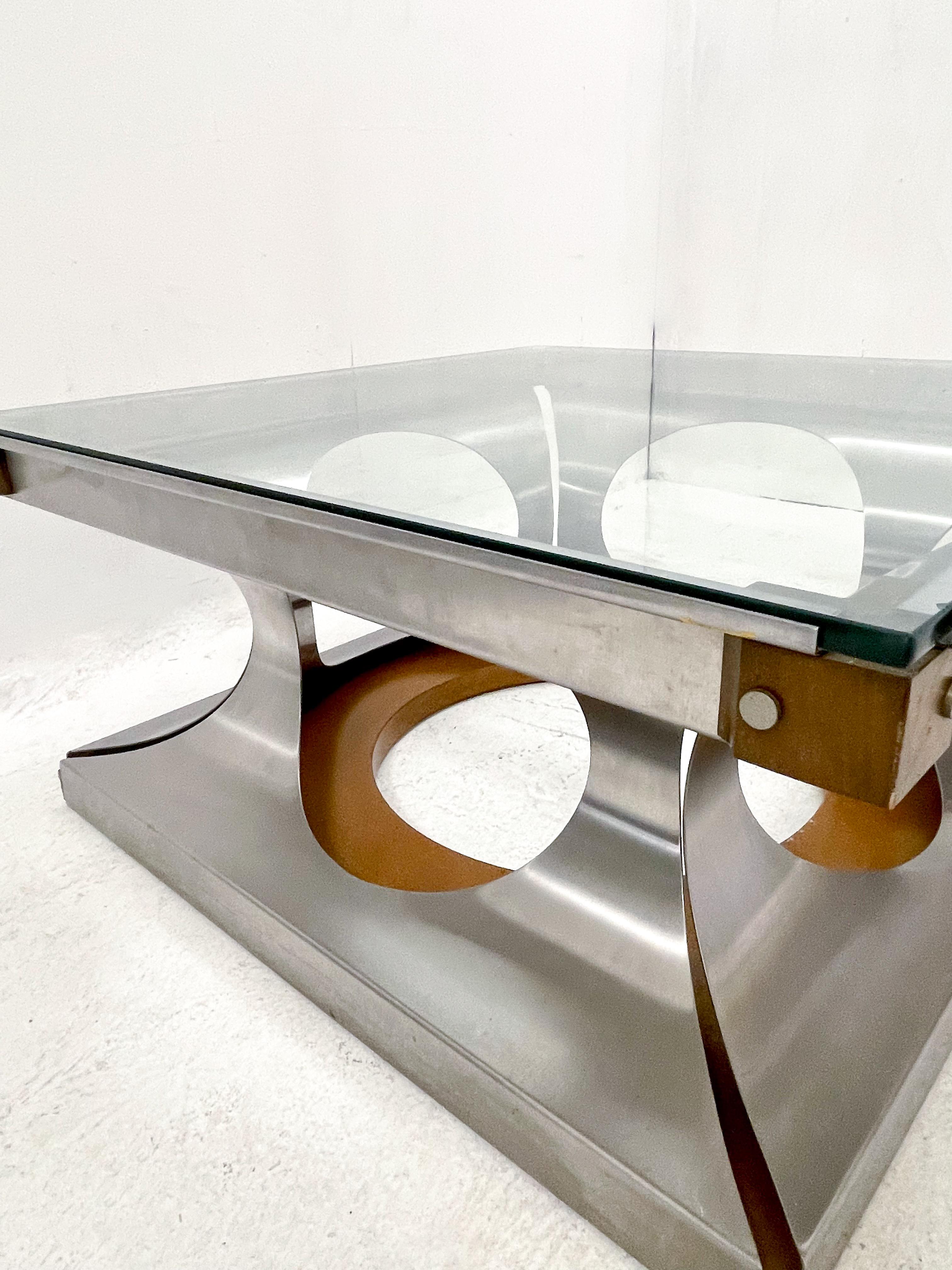Table basse italienne, verre, acier et bois, années 1970.