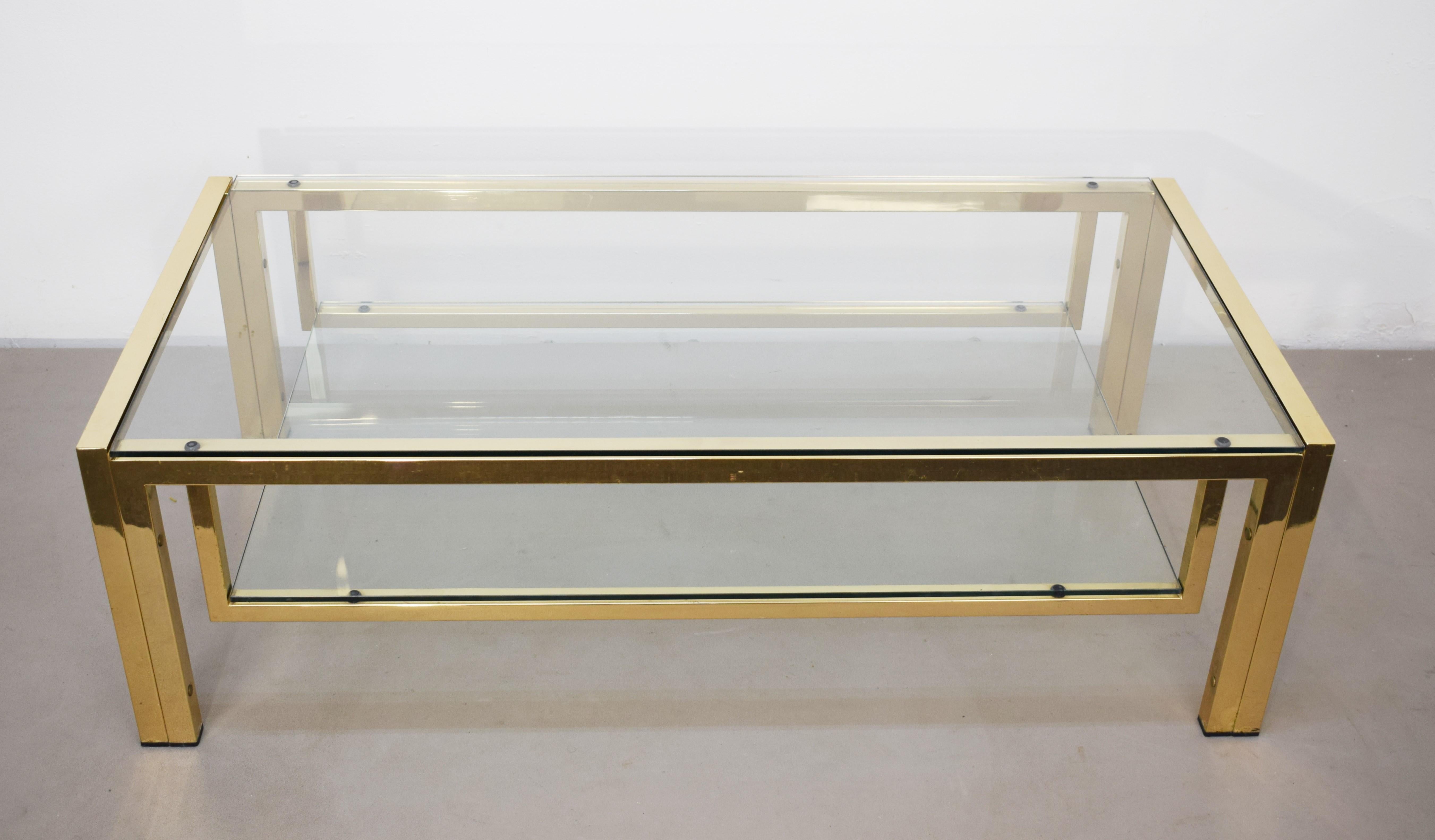 Italian coffee table, golden metal and glass, 1970s.
Dimensions: H= 39 cm; W= 120 cm; D= 60 cm.