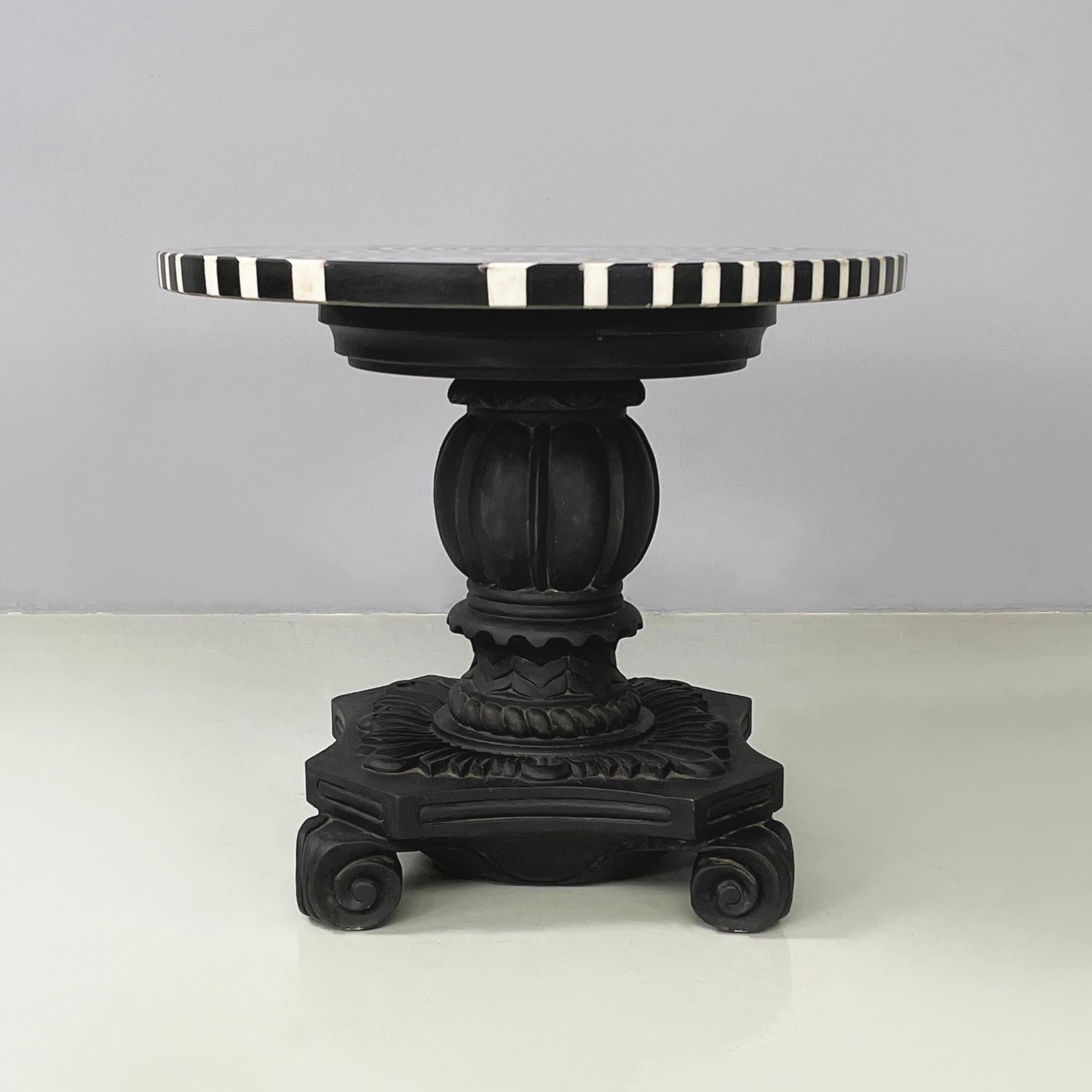 Italian Coffee table in cast iron, black and white marble, early 1900s
Coffee table with round top decorated with concentric circles in black and white marble. The black painted cast iron base features decorations and curl-shaped feet.
Early