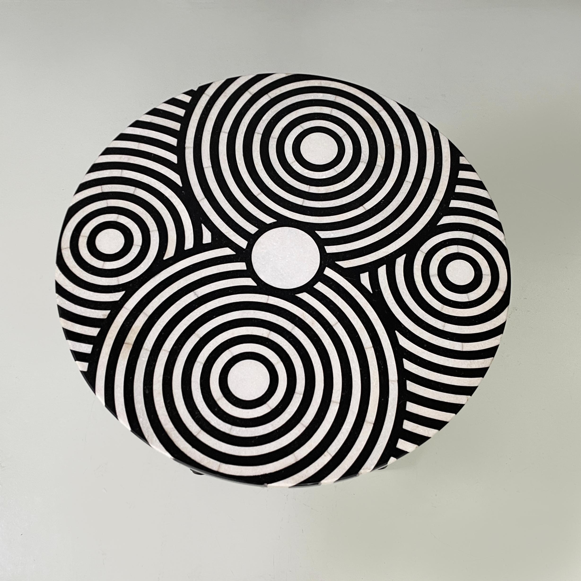 Italian Coffee table in cast iron, black and white marble, early 1900s In Good Condition For Sale In MIlano, IT