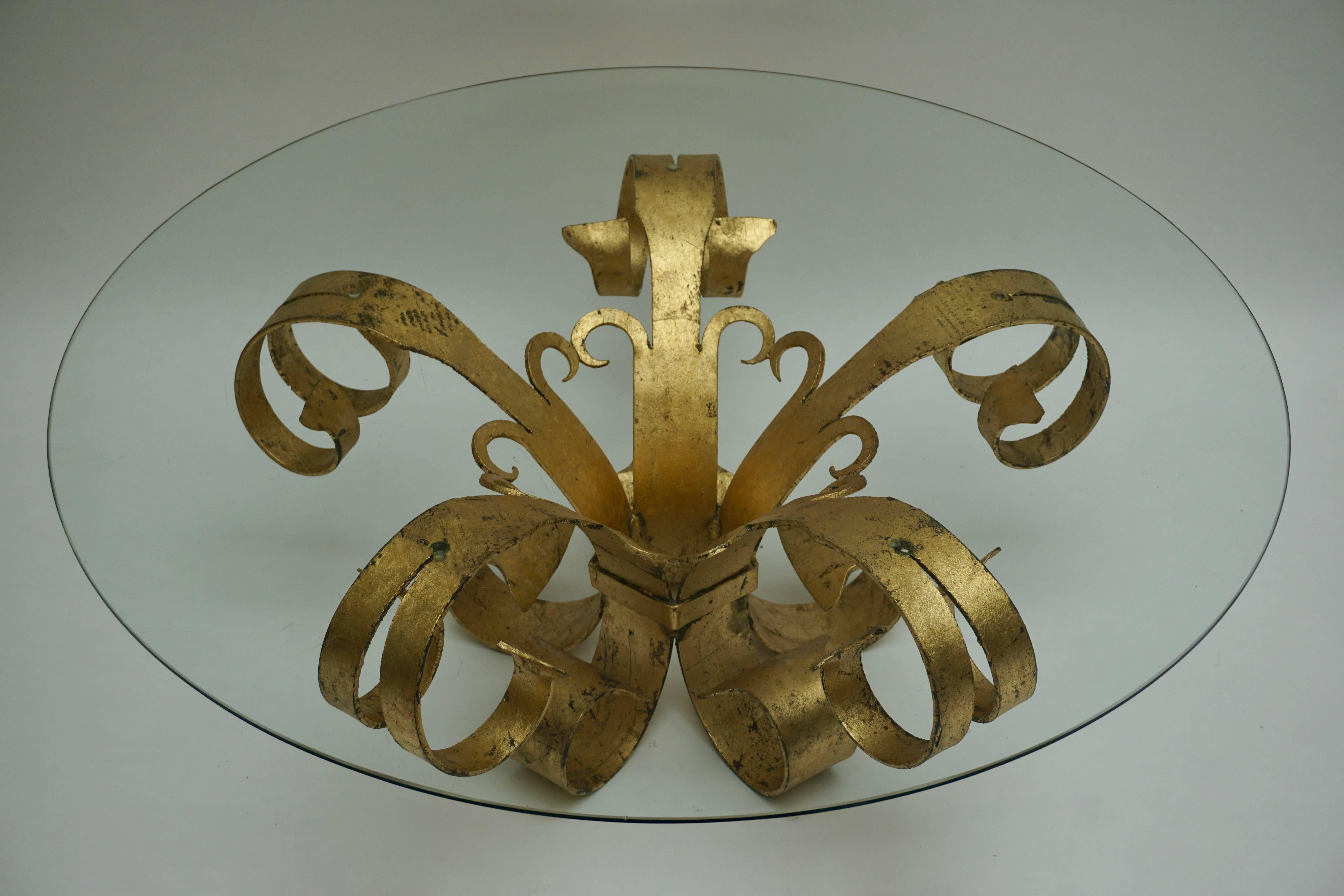20ième siècle Table basse italienne en verre et métal doré  en vente