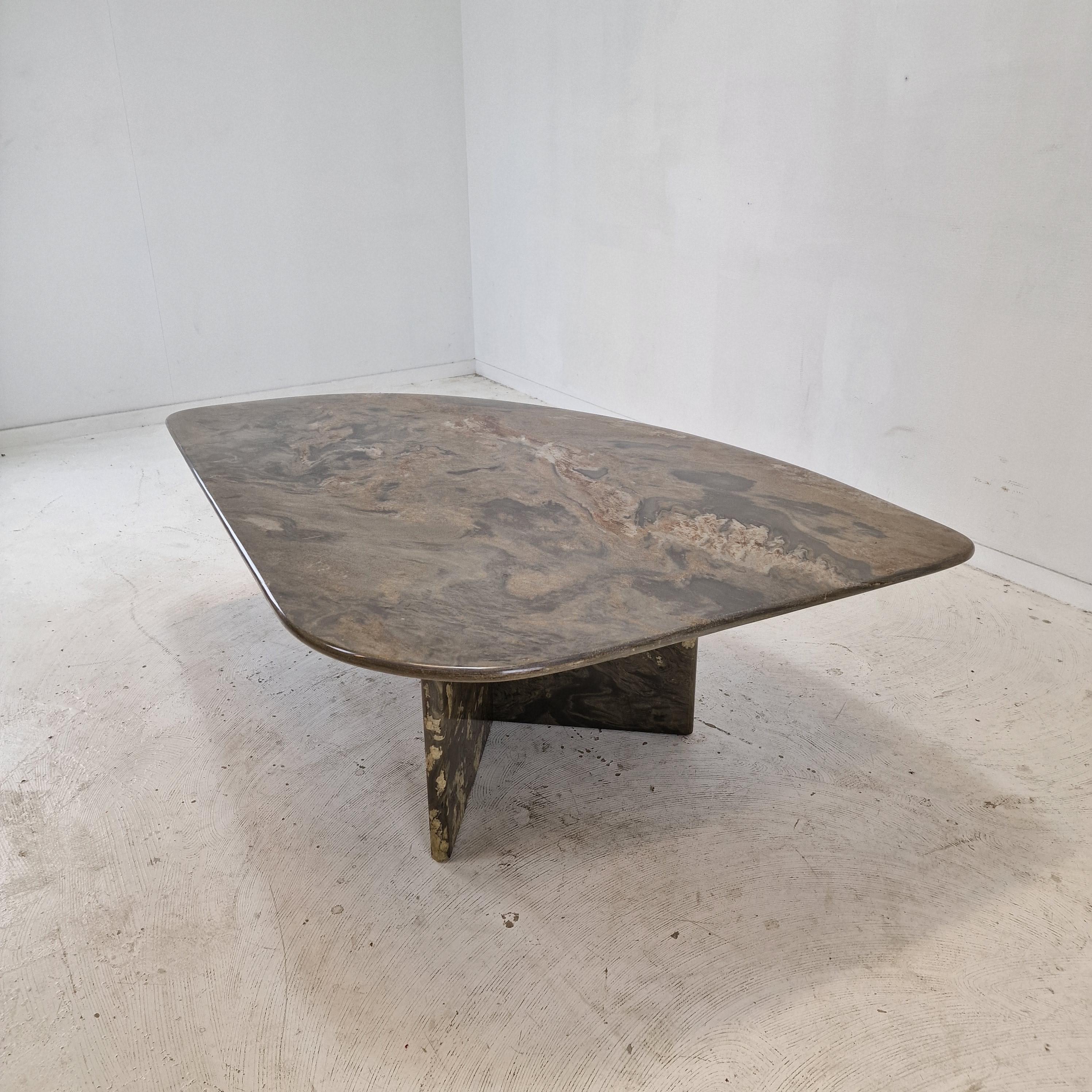 Italian Coffee Table in Granite, 1980s For Sale 5