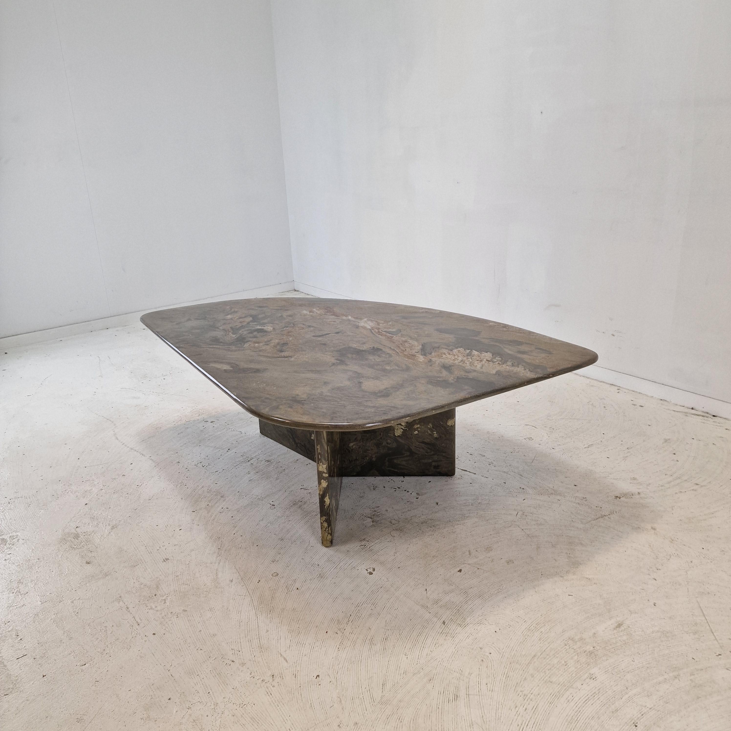 Italian Coffee Table in Granite, 1980s For Sale 2