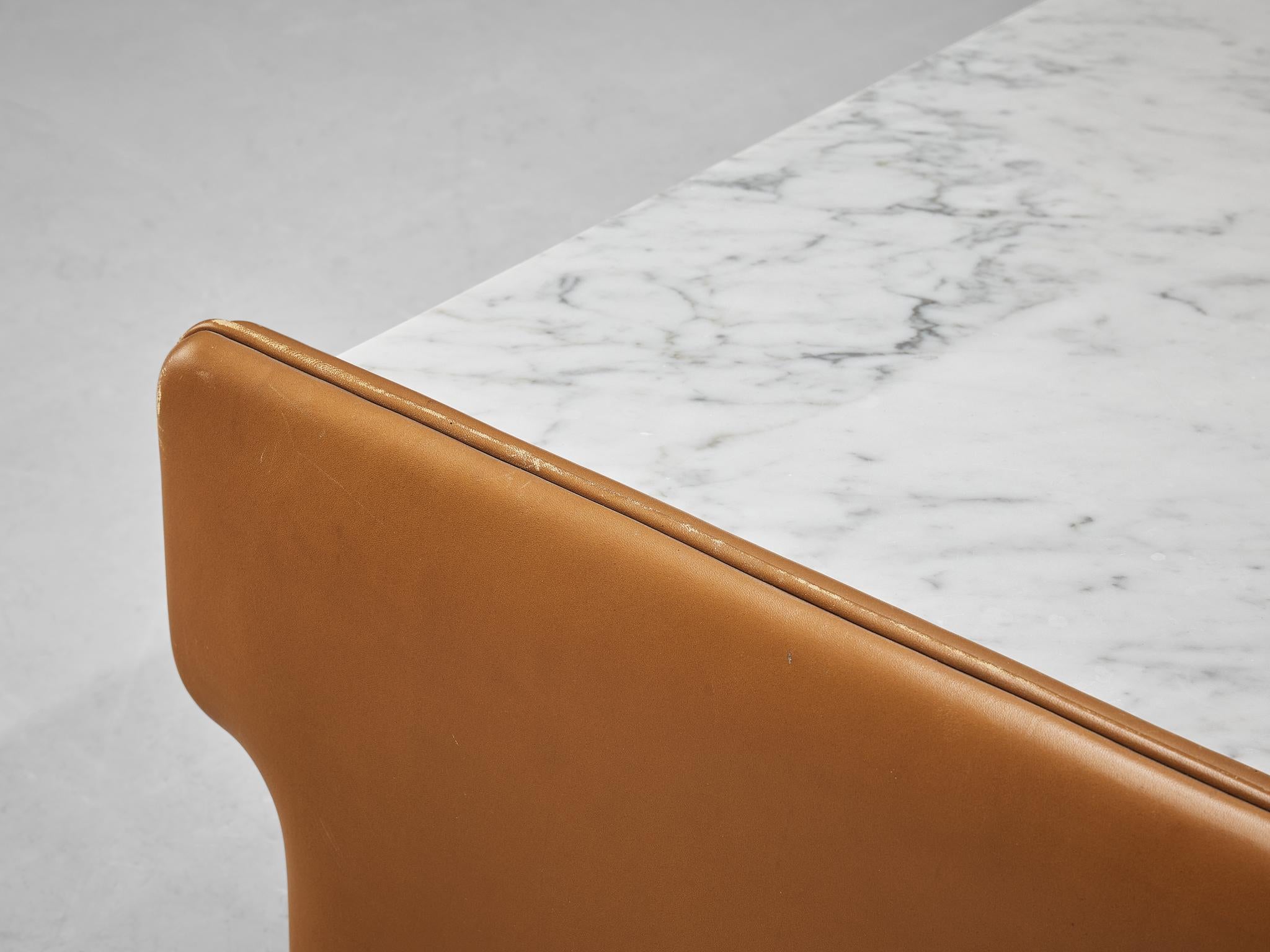 Table basse italienne en cuir et marbre  Bon état - En vente à Waalwijk, NL
