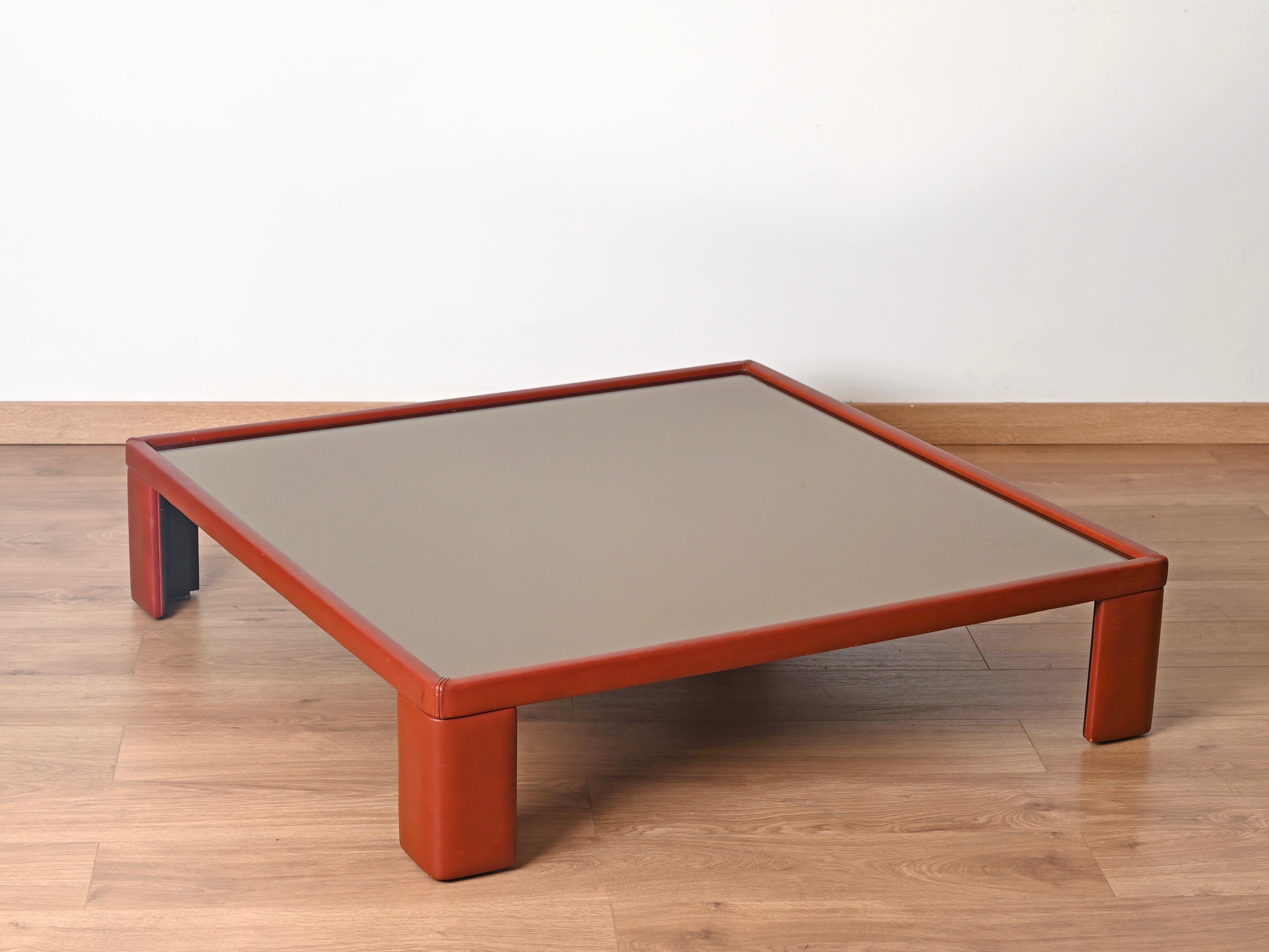 Italienischer Couchtisch aus marokkanischem Leder mit Bronzeglas von Massoni für Frau, 70er Jahre im Angebot 3