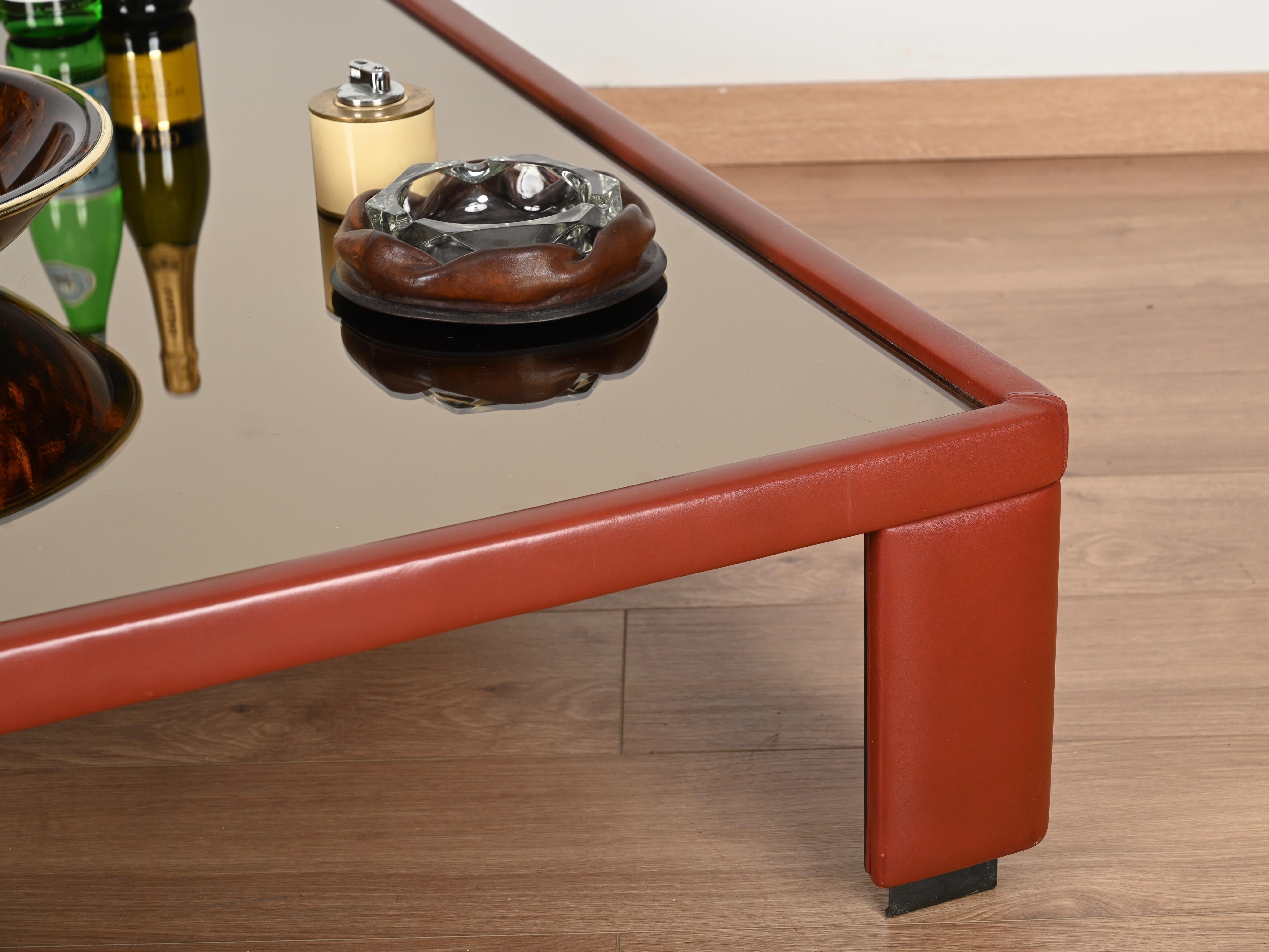 Italienischer Couchtisch aus marokkanischem Leder mit Bronzeglas von Massoni für Frau, 70er Jahre im Angebot 8