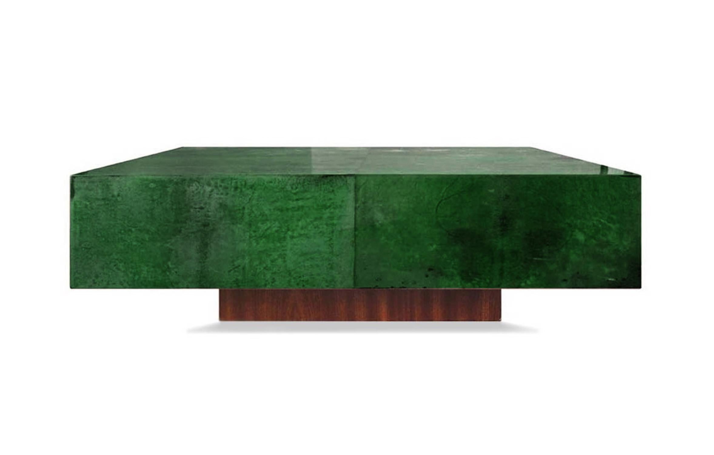 Gorgeous Parchment goatskin leather coffee table in Emerald Green, full of beautiful shades: indeed a very artistic craftsmanship of leather dyeing.
The top in parchment goatskin high gloss polish finished, sits on a mahogany wood base.
Minimalist