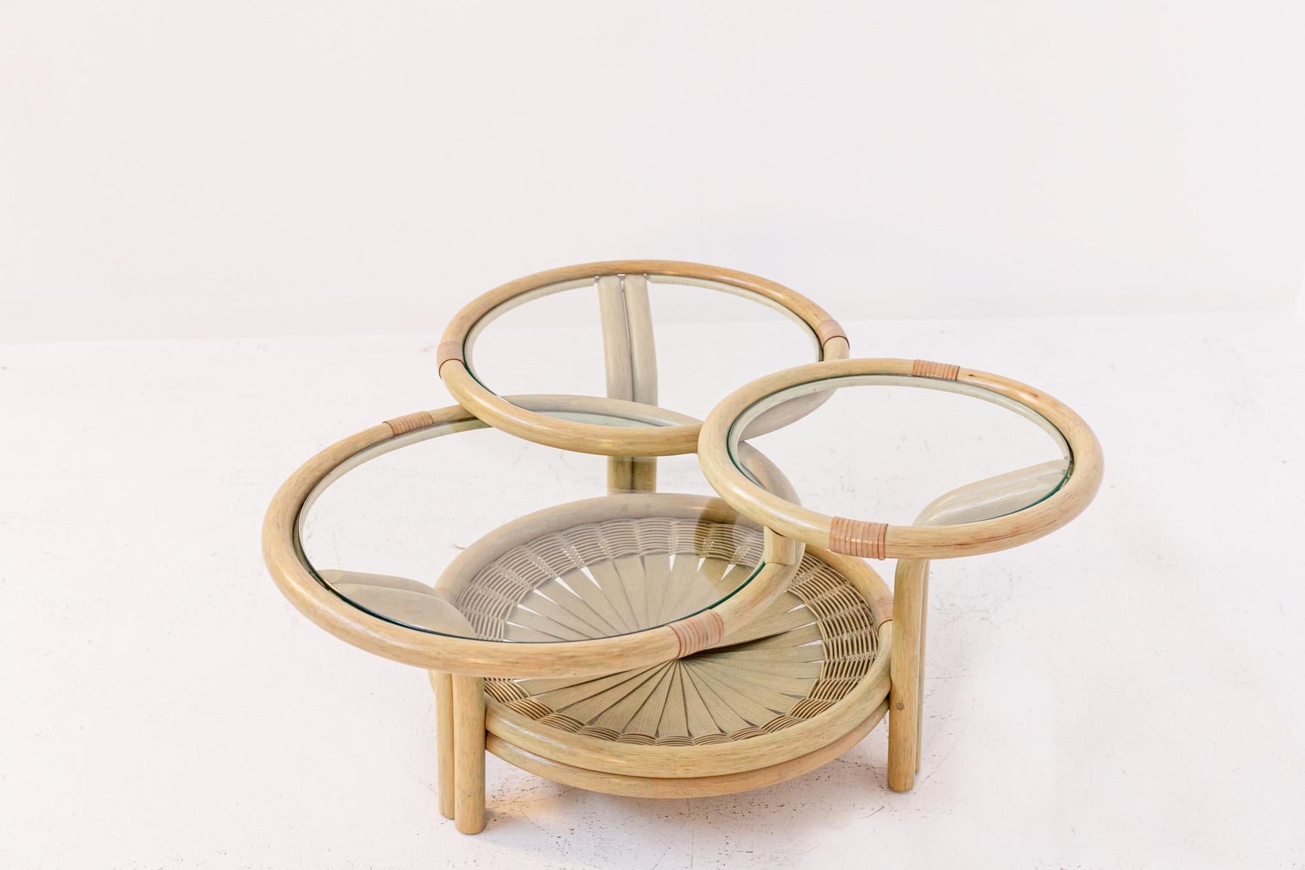 Italian Coffee Table in Rattan and Glass with Three Risers 10
