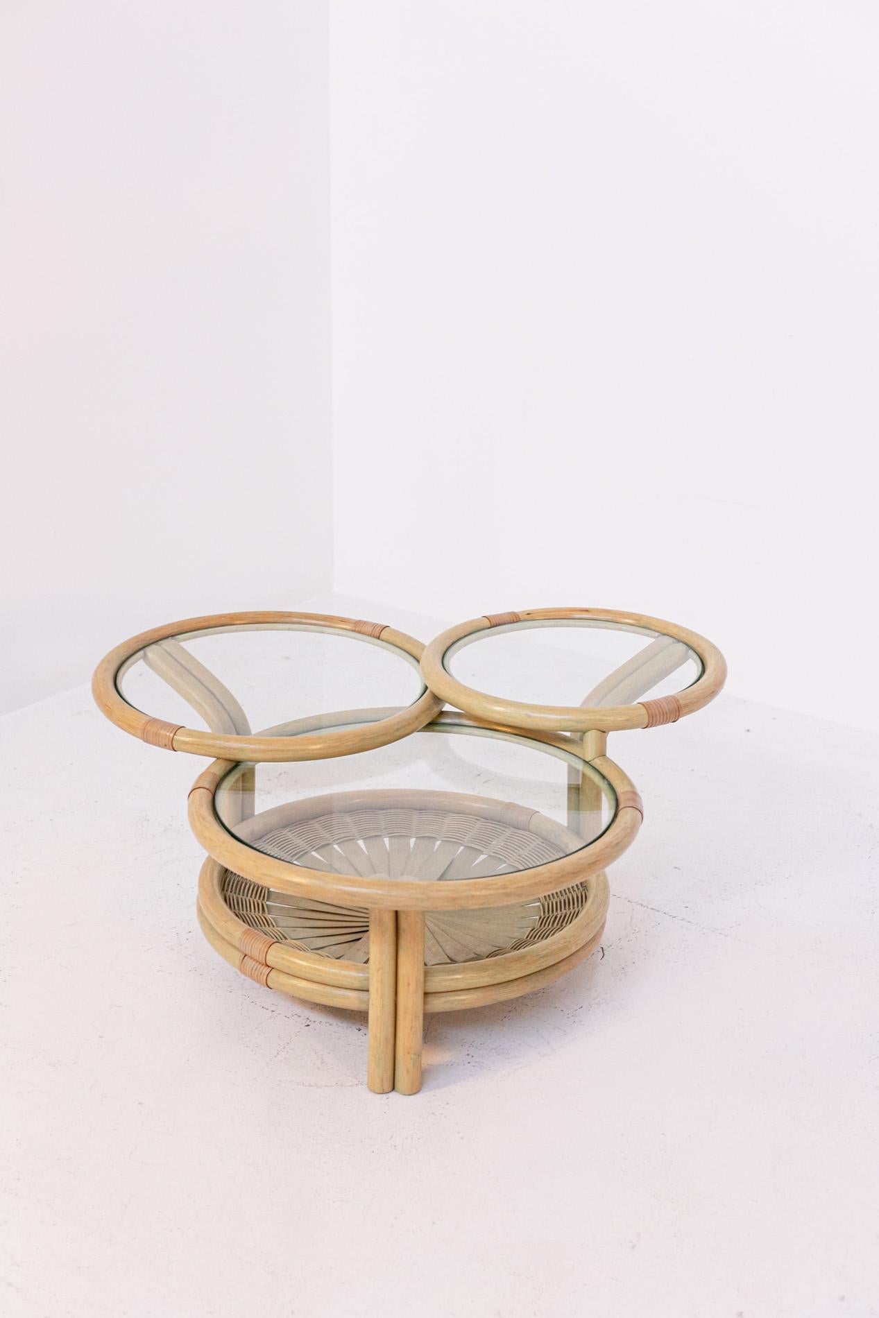 Large post modern Italian coffee table from the 1980's.
The coffee table is made of a solid and elegant wicker reed . The peculiarity of the table and its three-dimensionality that is, the shelves are on three different levels and heights staggered