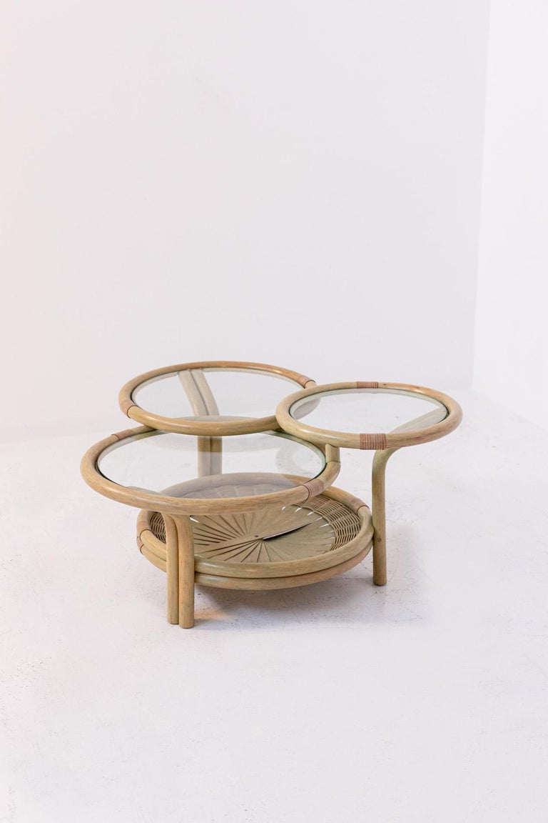 Italian Coffee Table in Rattan and Glass with Three Risers For Sale 4