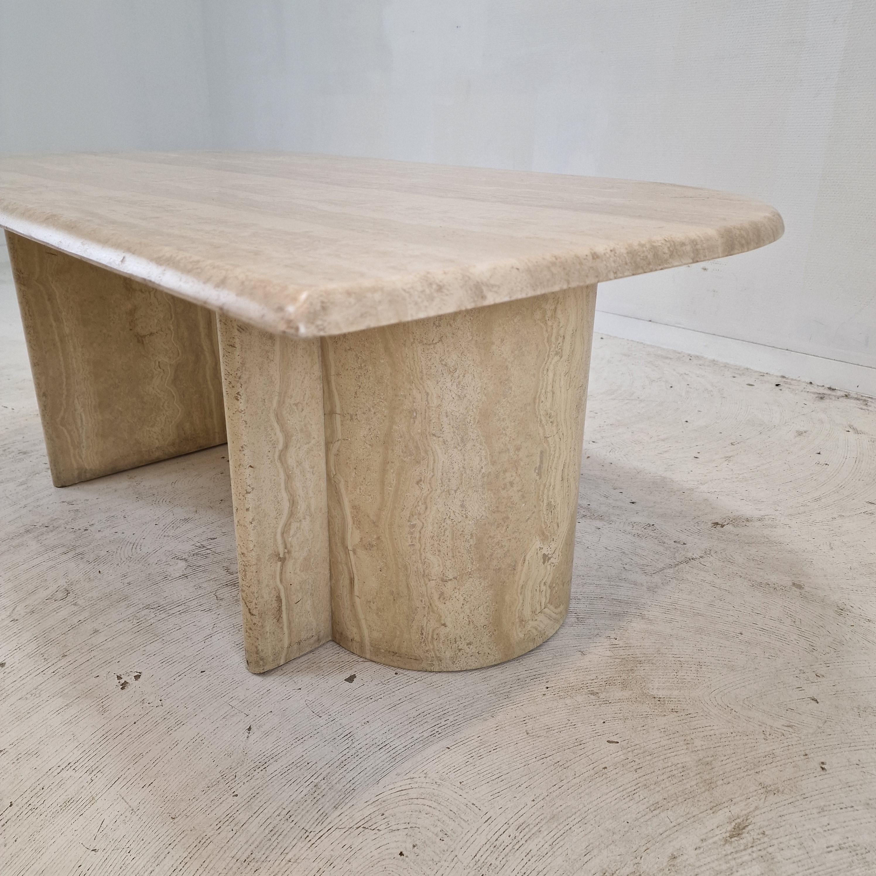 Italian Coffee Table in Travertine, 1980s For Sale 7