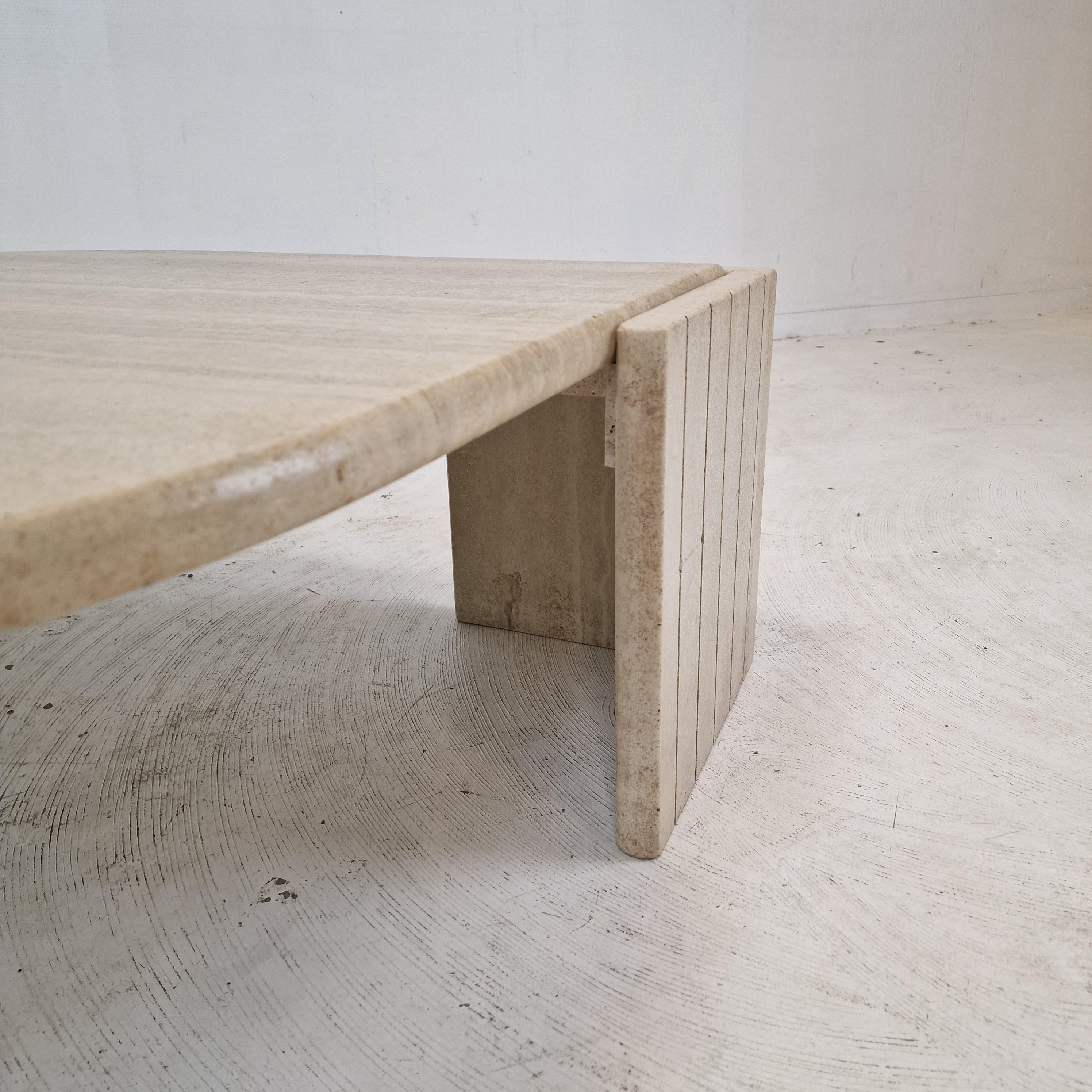 Italian Coffee Table in Travertine, 1980s For Sale 11