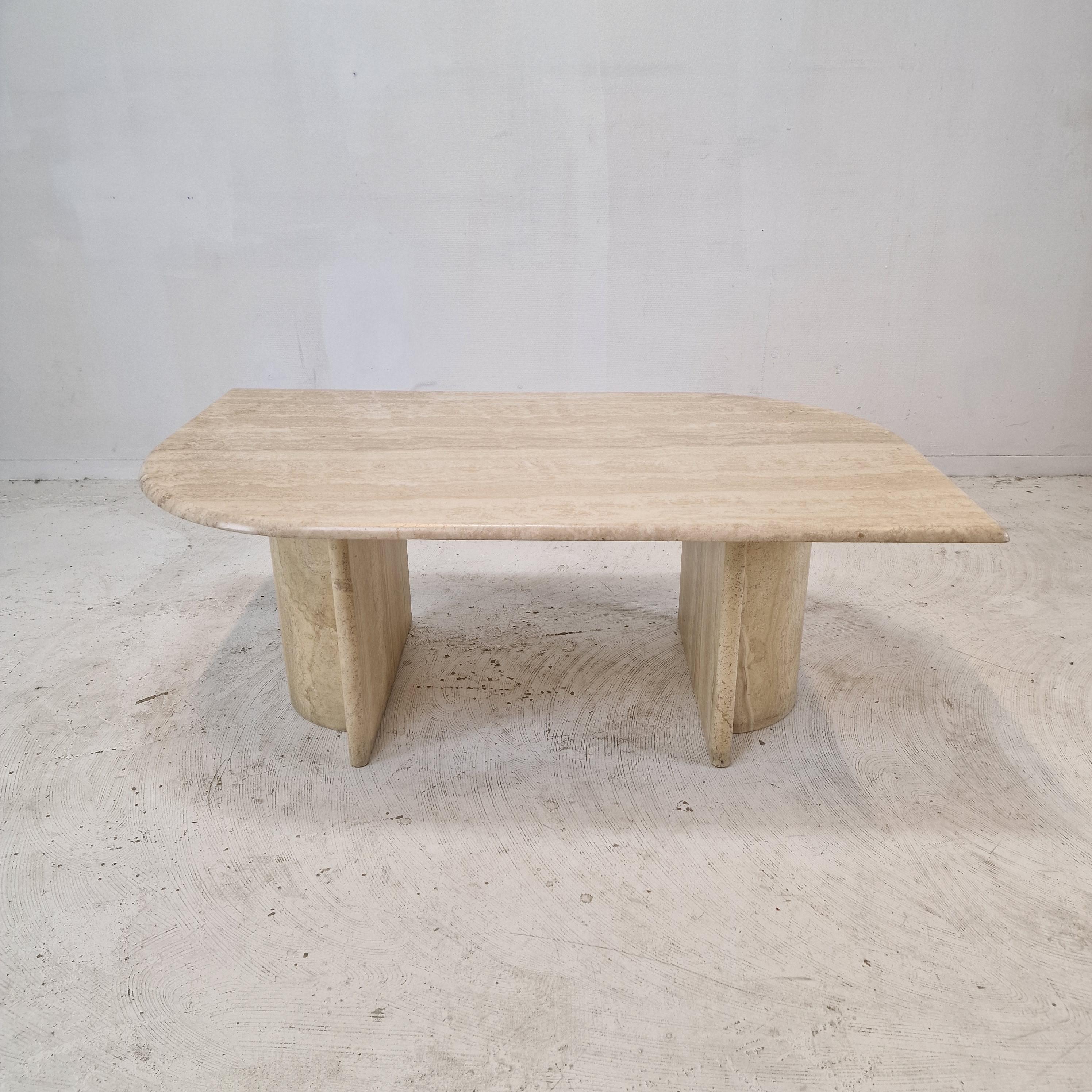 Very nice shaped Italian coffee or side table handcrafted out of travertine, 1980s. 

It is made of beautiful travertine. 
Please take notice of the very nice patterns. 

It has the normal traces of use, see the pictures. 

We work with professional