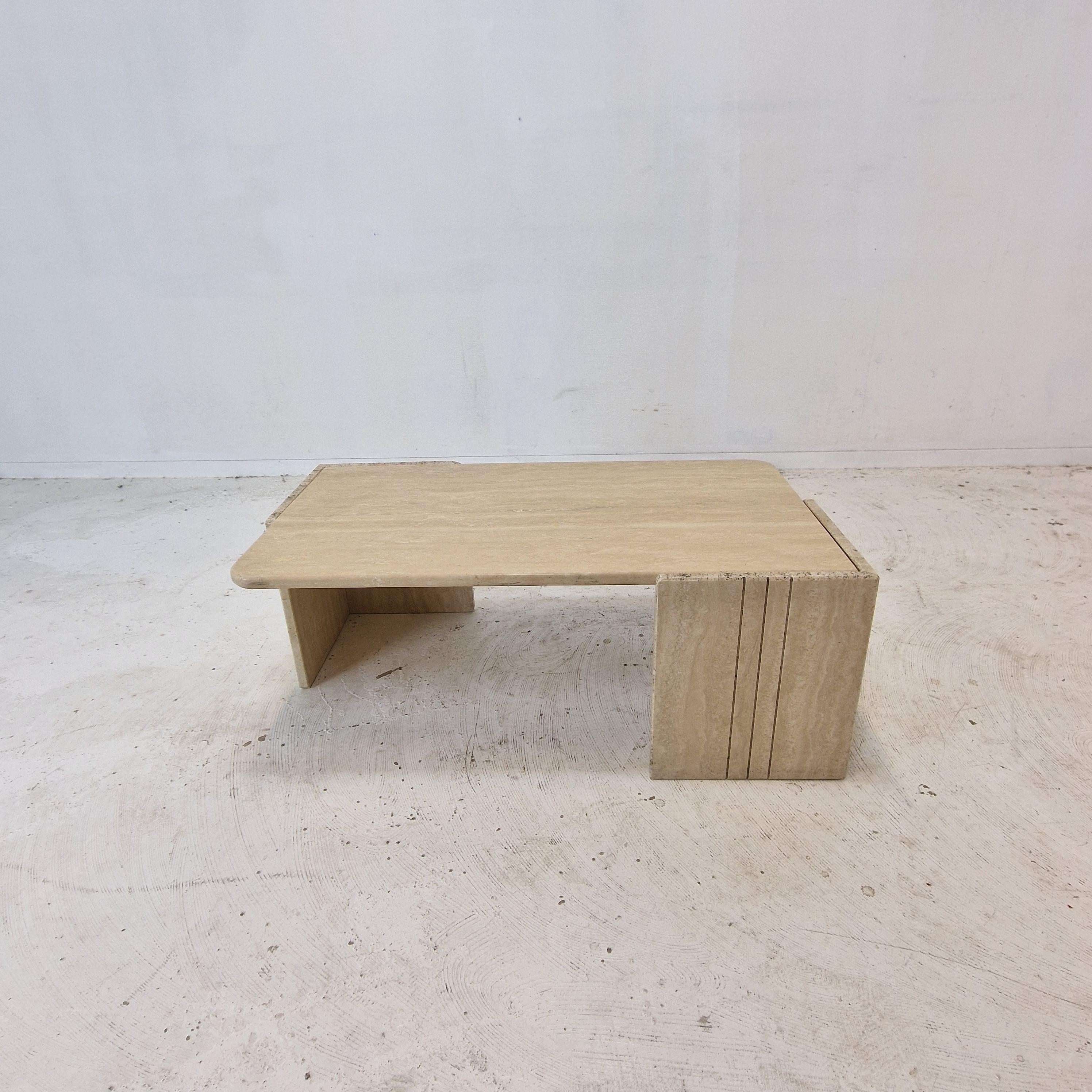 Very nice shaped Italian coffee or side table handcrafted out of travertine, 1980s. 

It is made of beautiful travertine. 
Please take notice of the very nice patterns. 

It has the normal traces of use, see the pictures. 

We work with professional