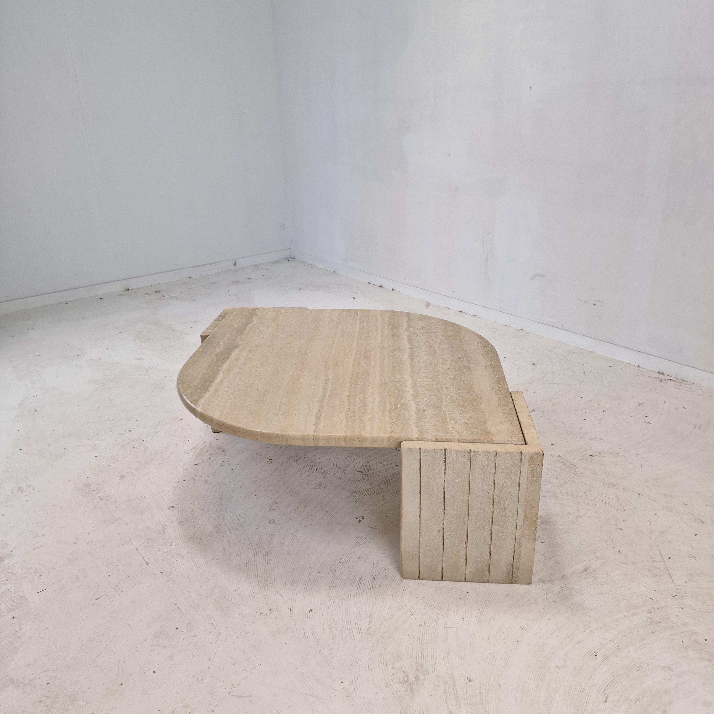 Hand-Crafted Italian Coffee Table in Travertine, 1980s For Sale