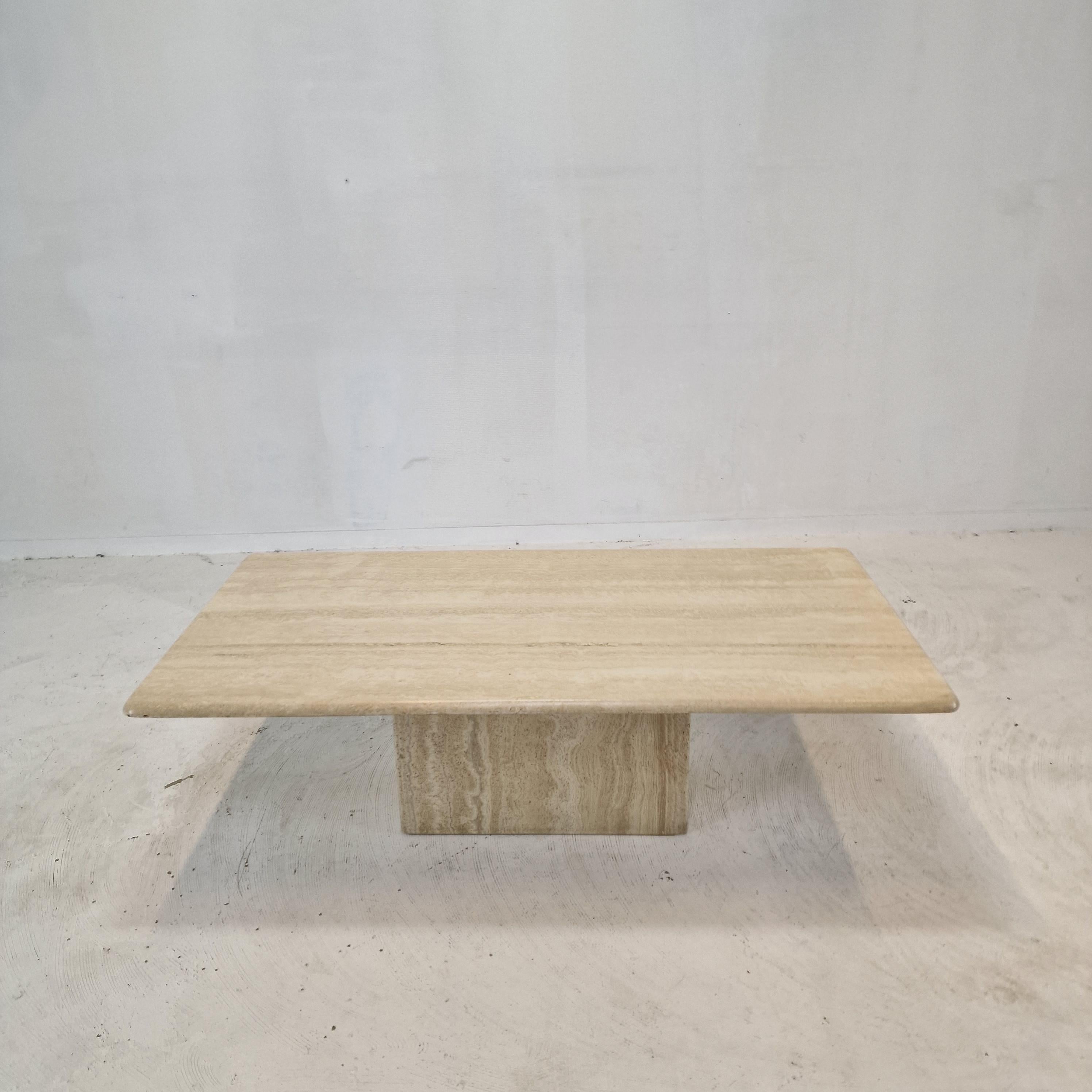 Italian Coffee Table in Travertine, 1980s In Good Condition In Oud Beijerland, NL
