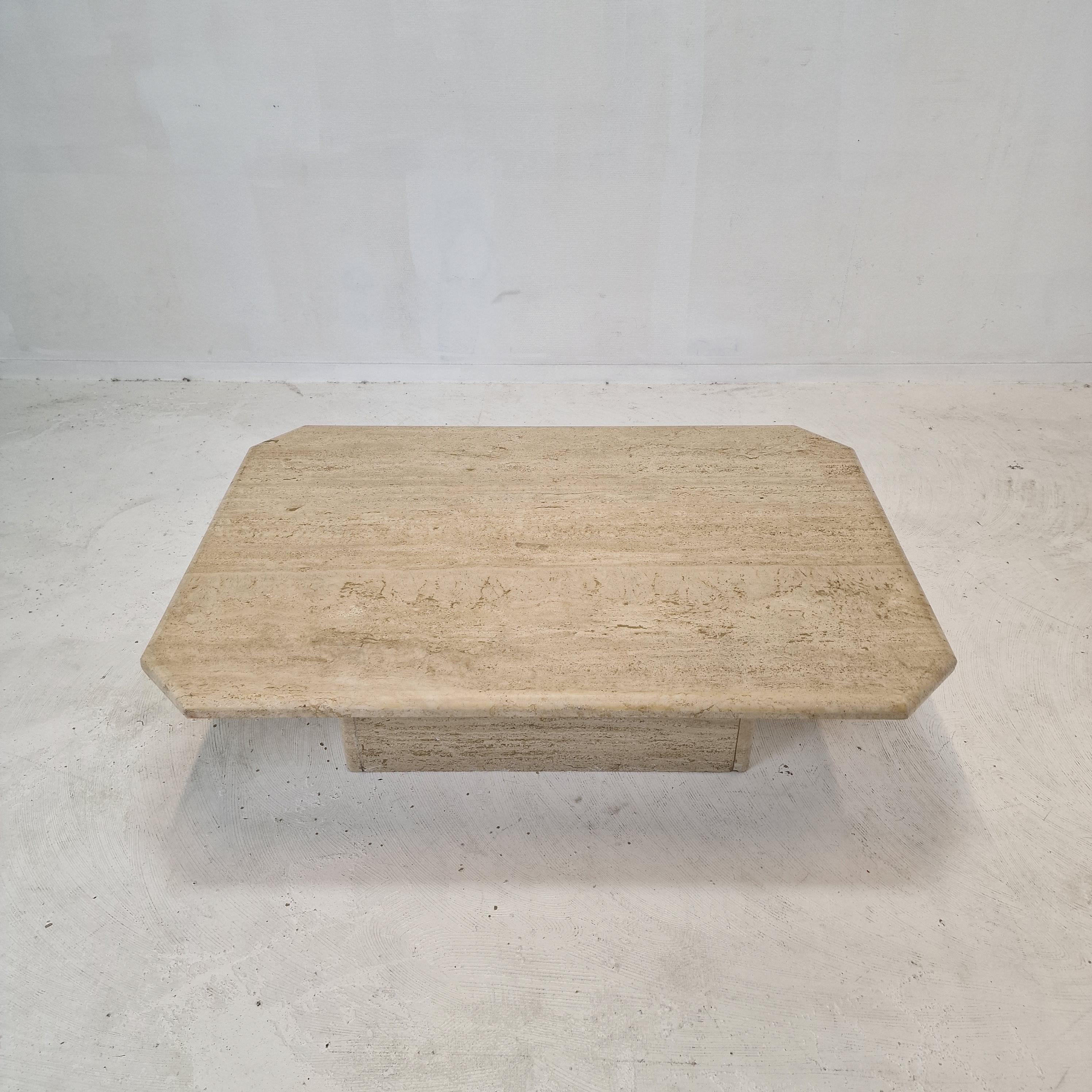 Italian Coffee Table in Travertine, 1980s In Good Condition For Sale In Oud Beijerland, NL