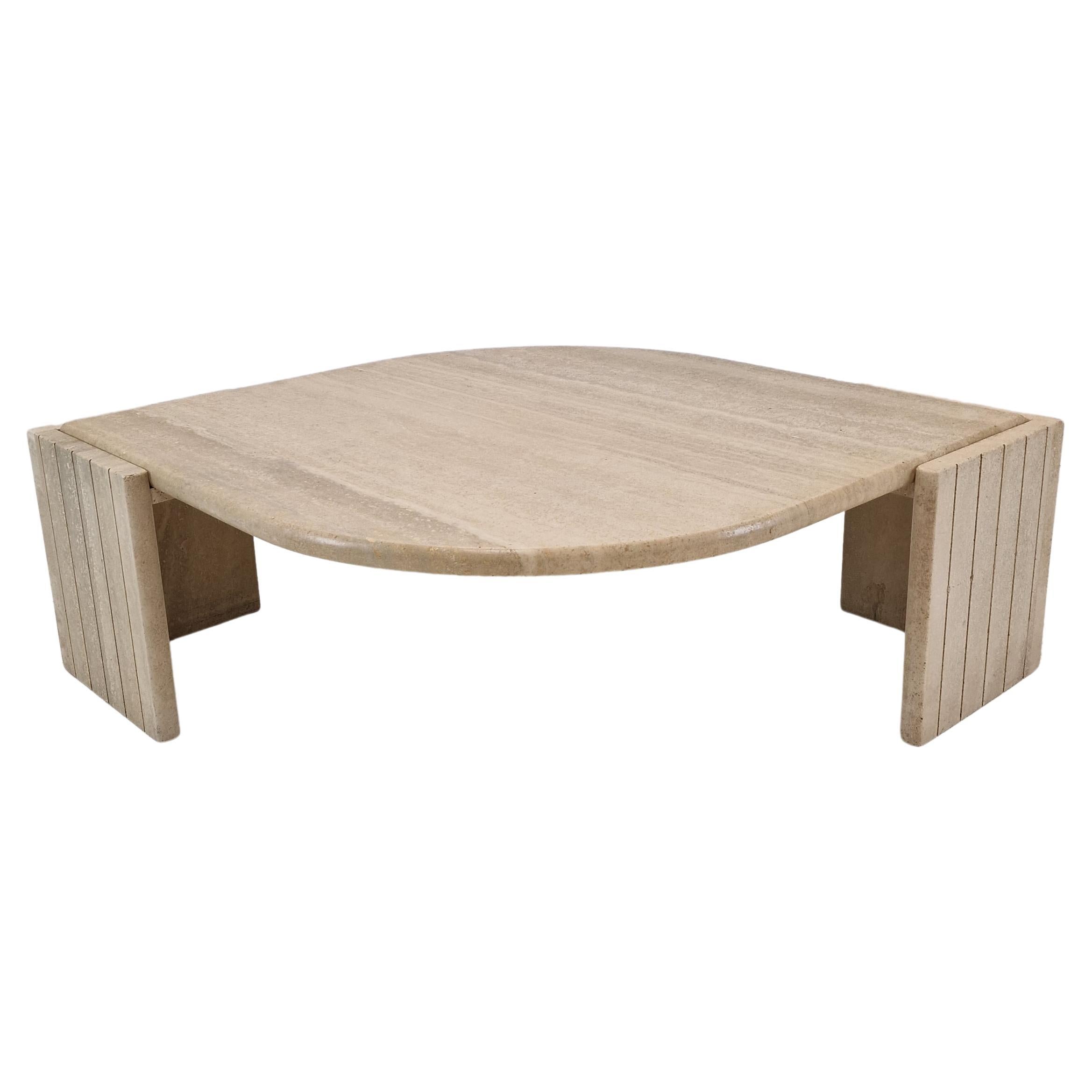 Italienischer Couchtisch aus Travertin, 1980er-Jahre im Angebot