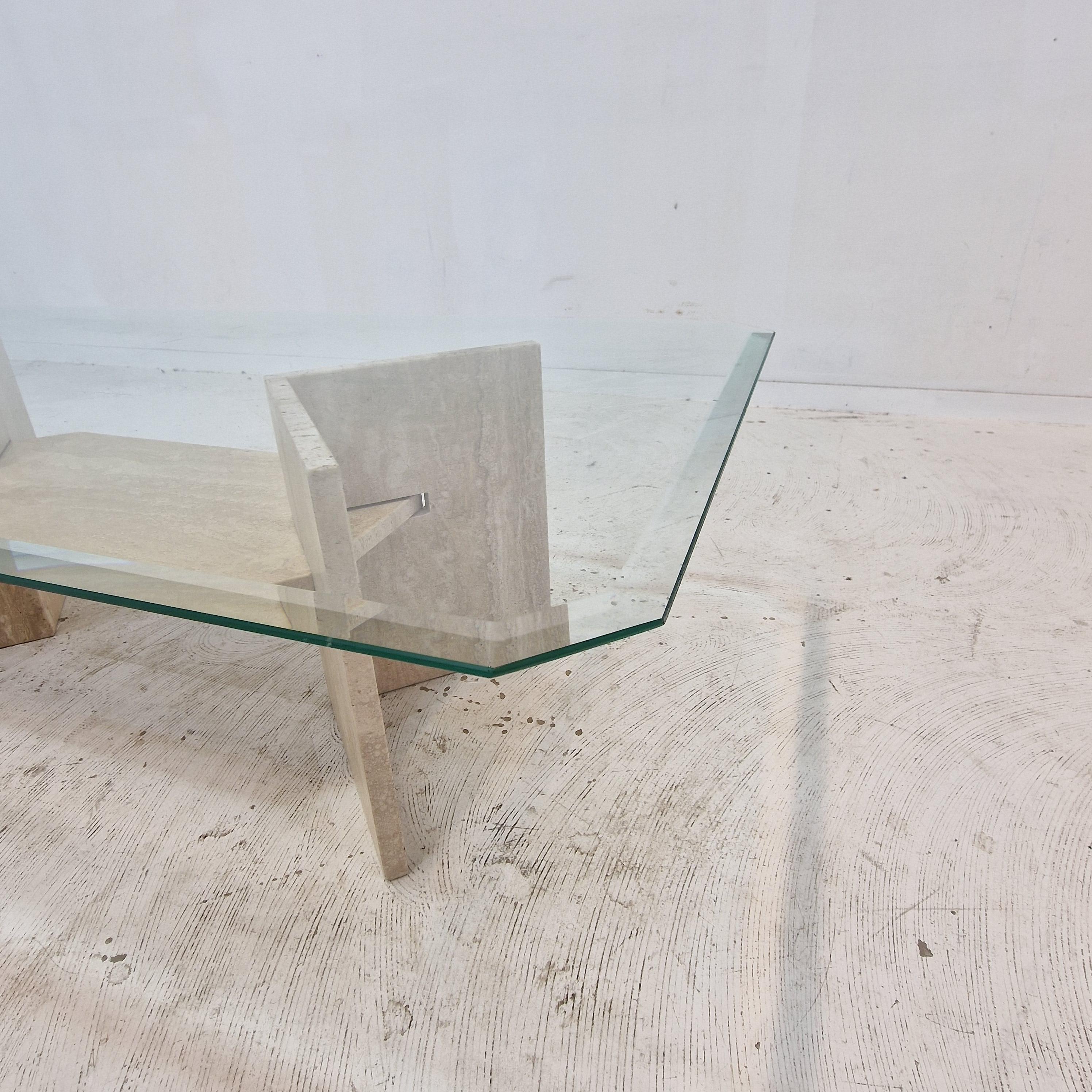 Italienischer Couchtisch aus Travertin und facettiertem geschliffenem Glas, 1980er Jahre im Angebot 3