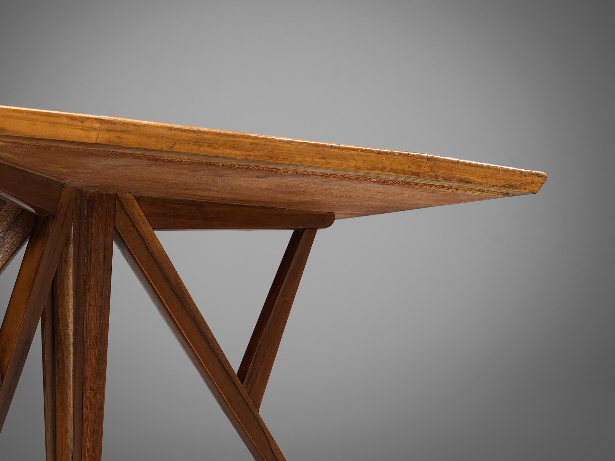 Mid-Century Modern Italian Coffee Table in Walnut For Sale 4