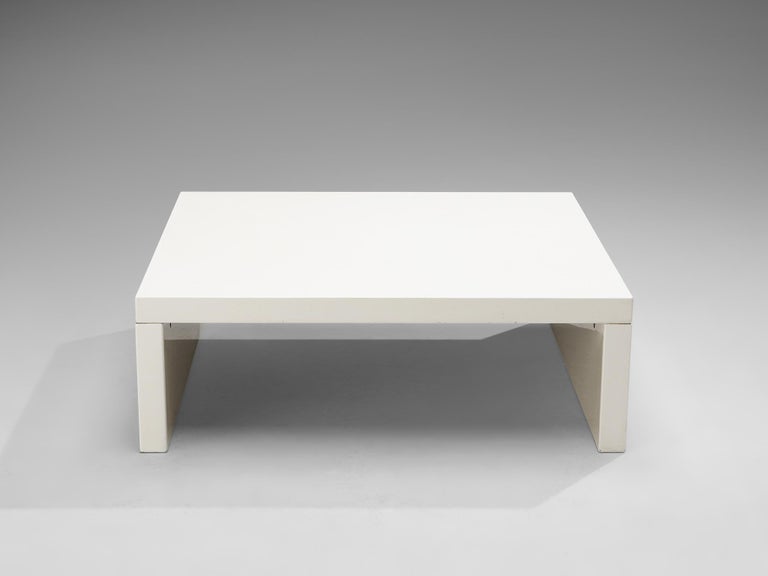 Italian Coffee Table in White Lacquered Wood For Sale at 1stDibs