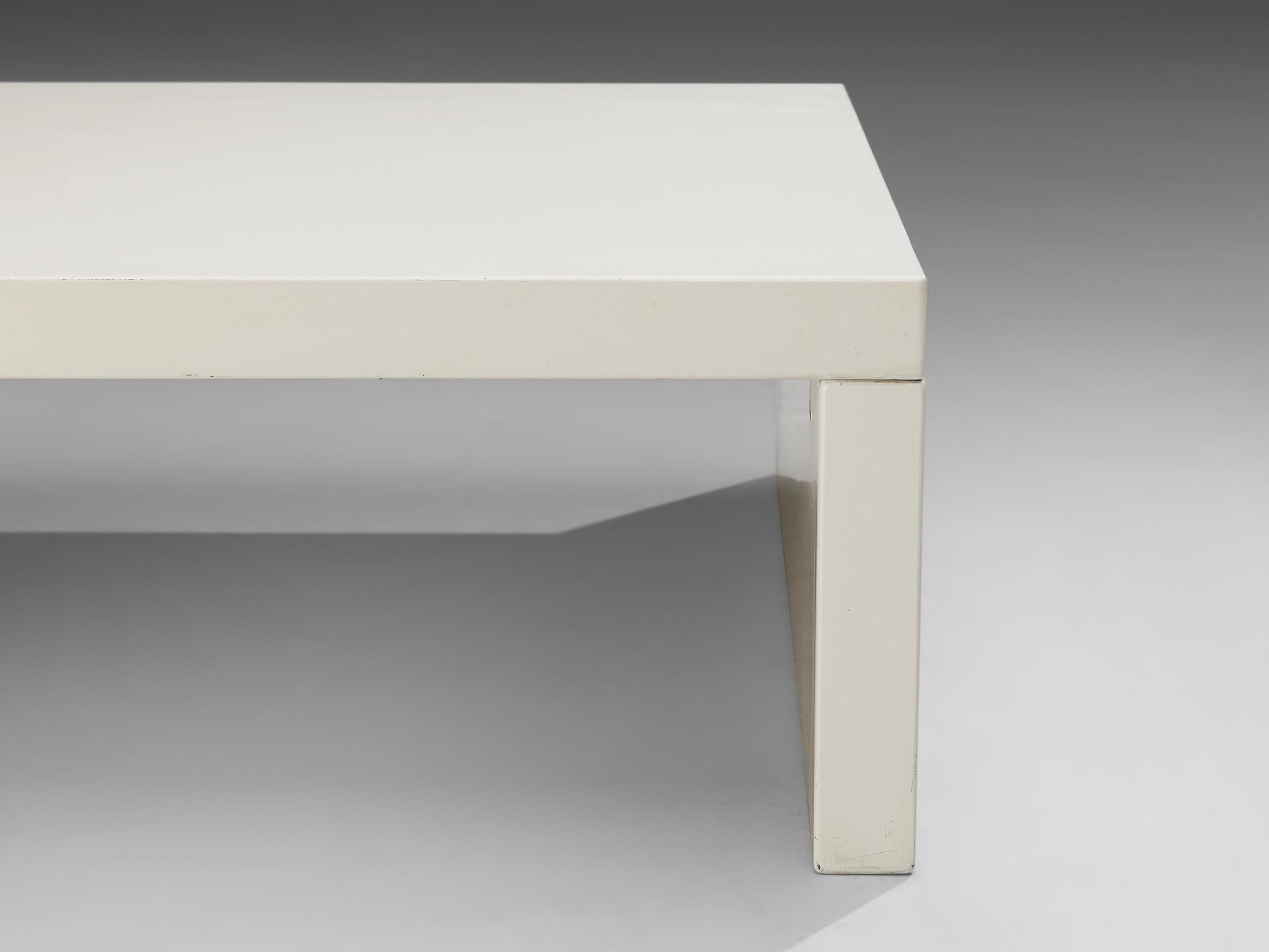 Mid-Century Modern Italian Coffee Table in White Lacquered Wood For Sale