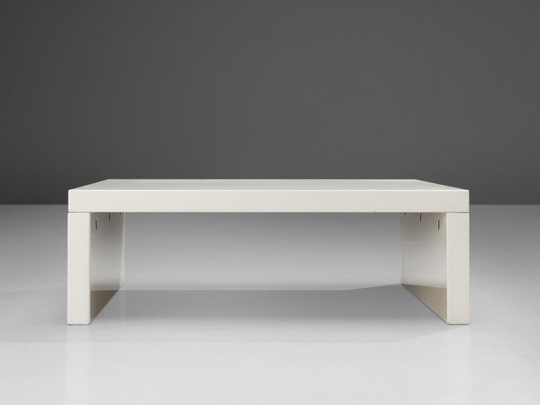 Italian Coffee Table in White Lacquered Wood For Sale at 1stDibs