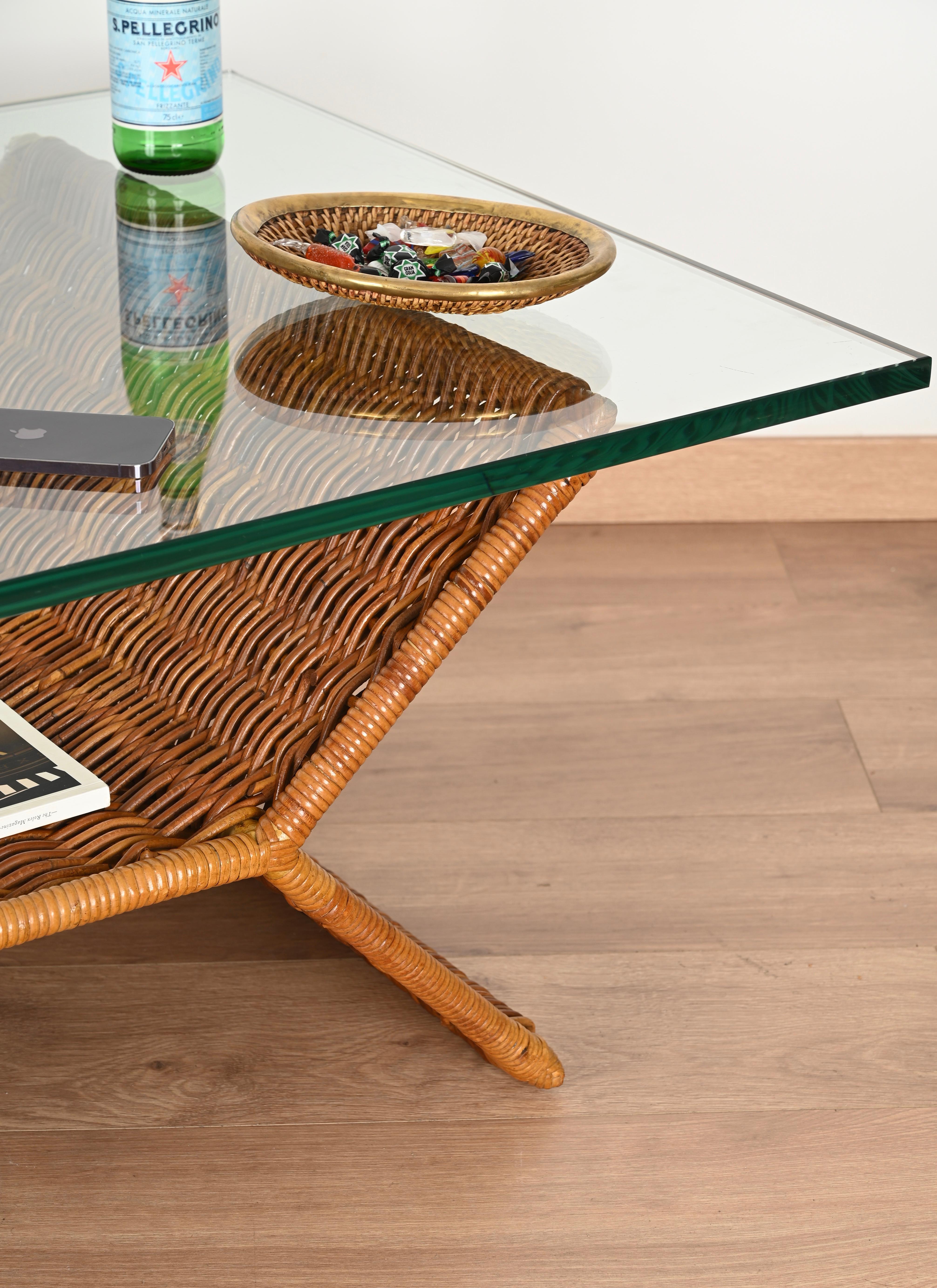 Tavolino italiano in rattan intrecciato e cristallo di Vivai del Sud, Italia 1970 7