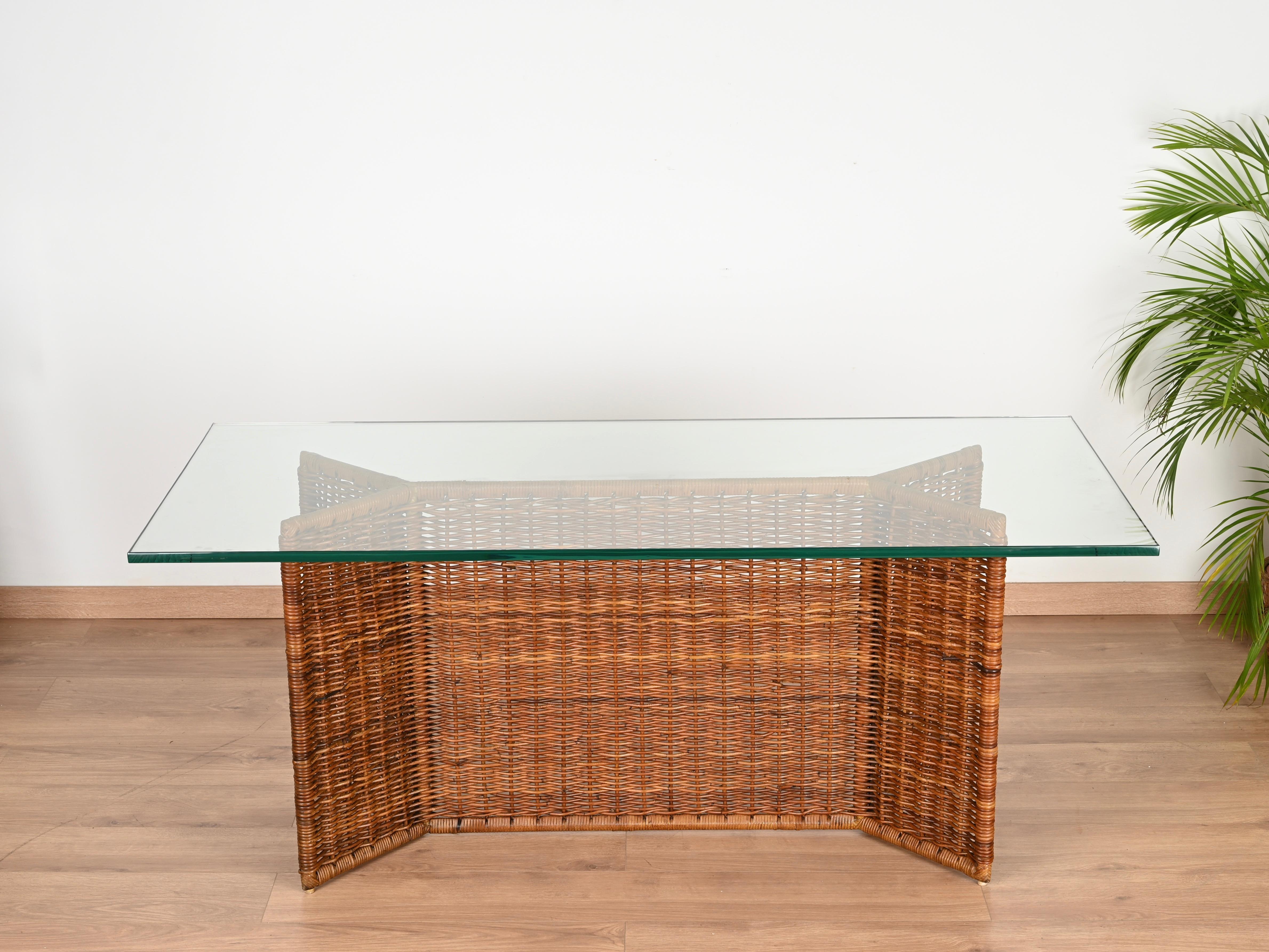 Tavolino italiano in rattan intrecciato e cristallo di Vivai del Sud, Italia 1970 10