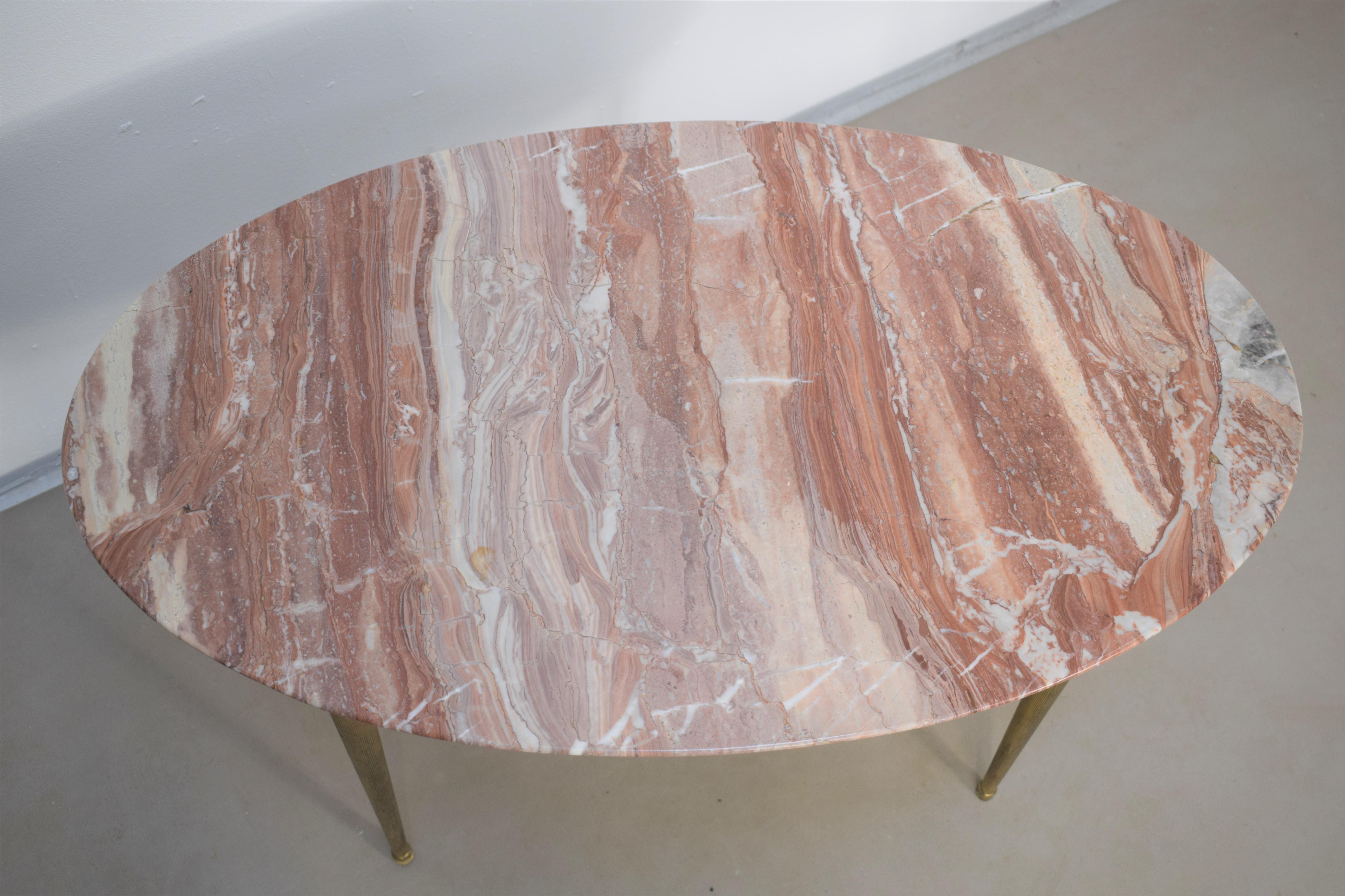 Table basse italienne, marbre et laiton, années 1960 en vente 2