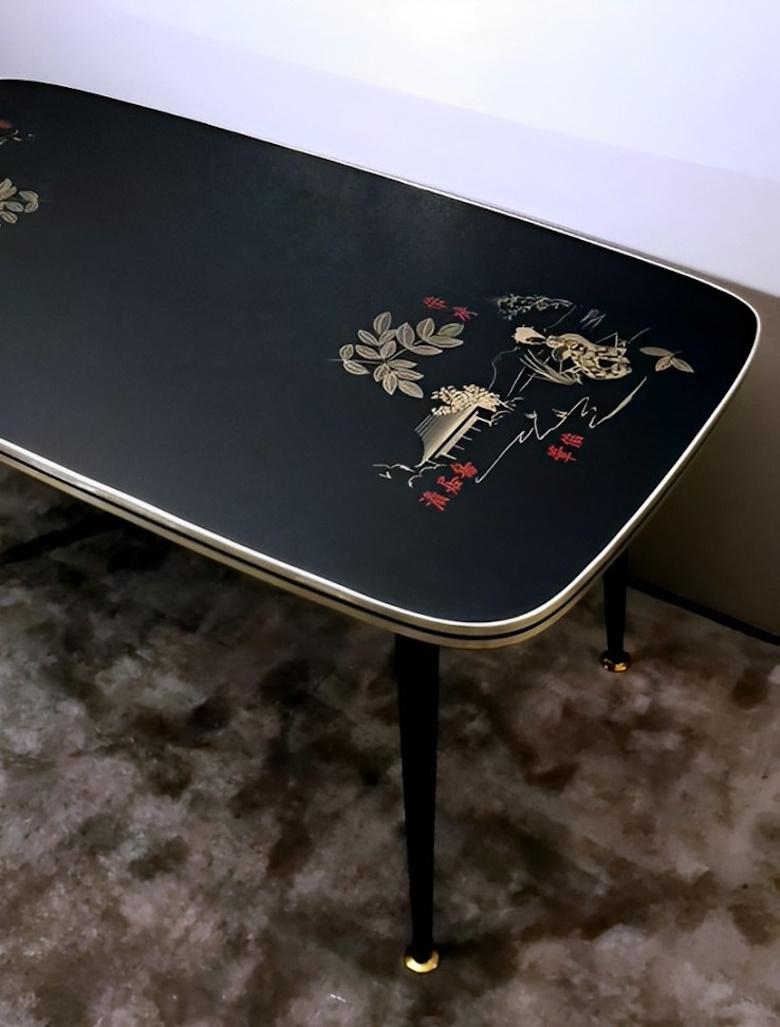 Italian Coffee Table Mod. Rene With Black Glass And Oriental Decoration In Good Condition For Sale In Prato, Tuscany