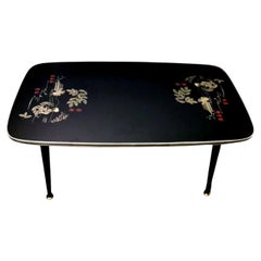Table basse italienne Mod. Rene His avec verre noir et décoration orientale