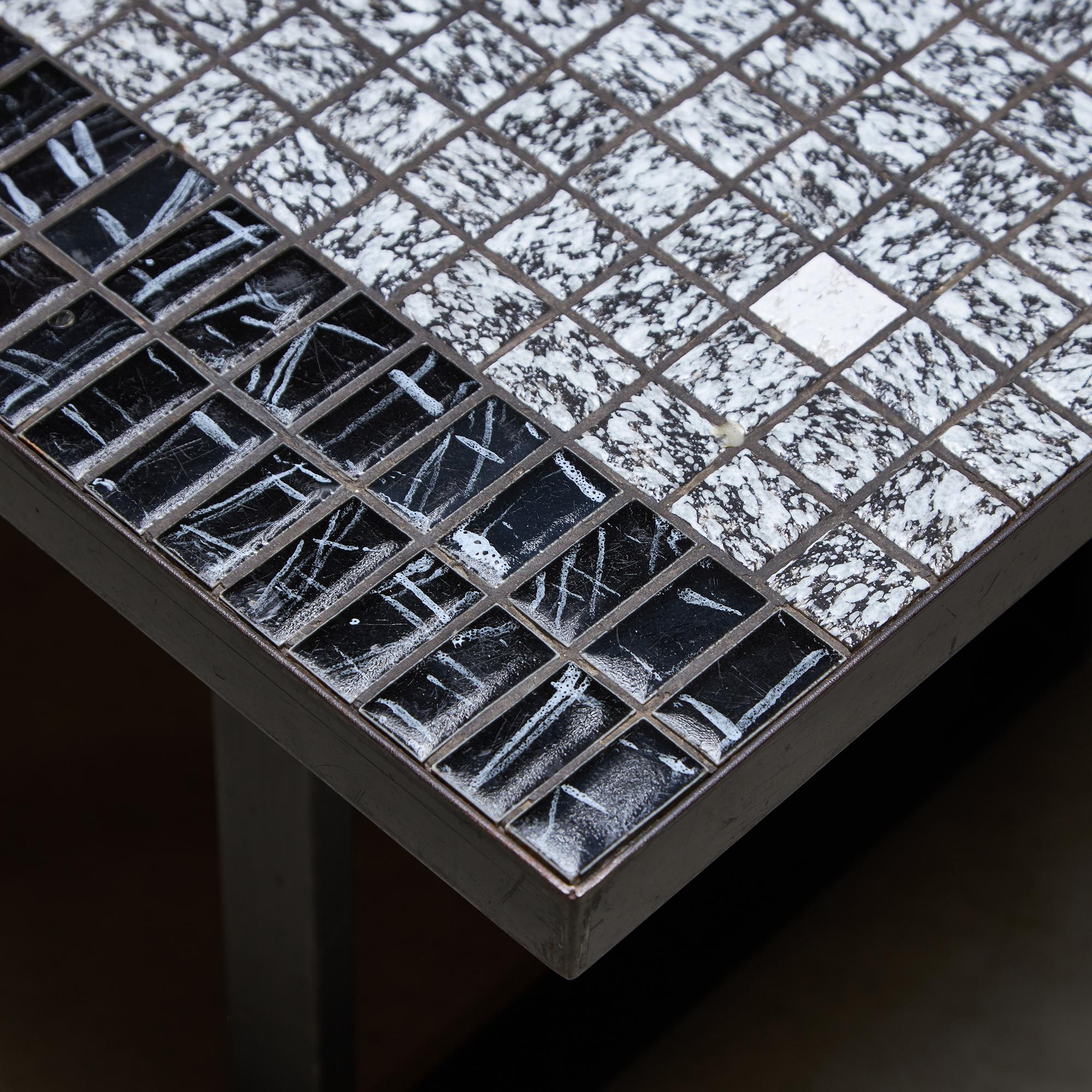 Italian Coffee Table on Flat Metal Frame with Black and White Mosaic Top, 1980s For Sale 5