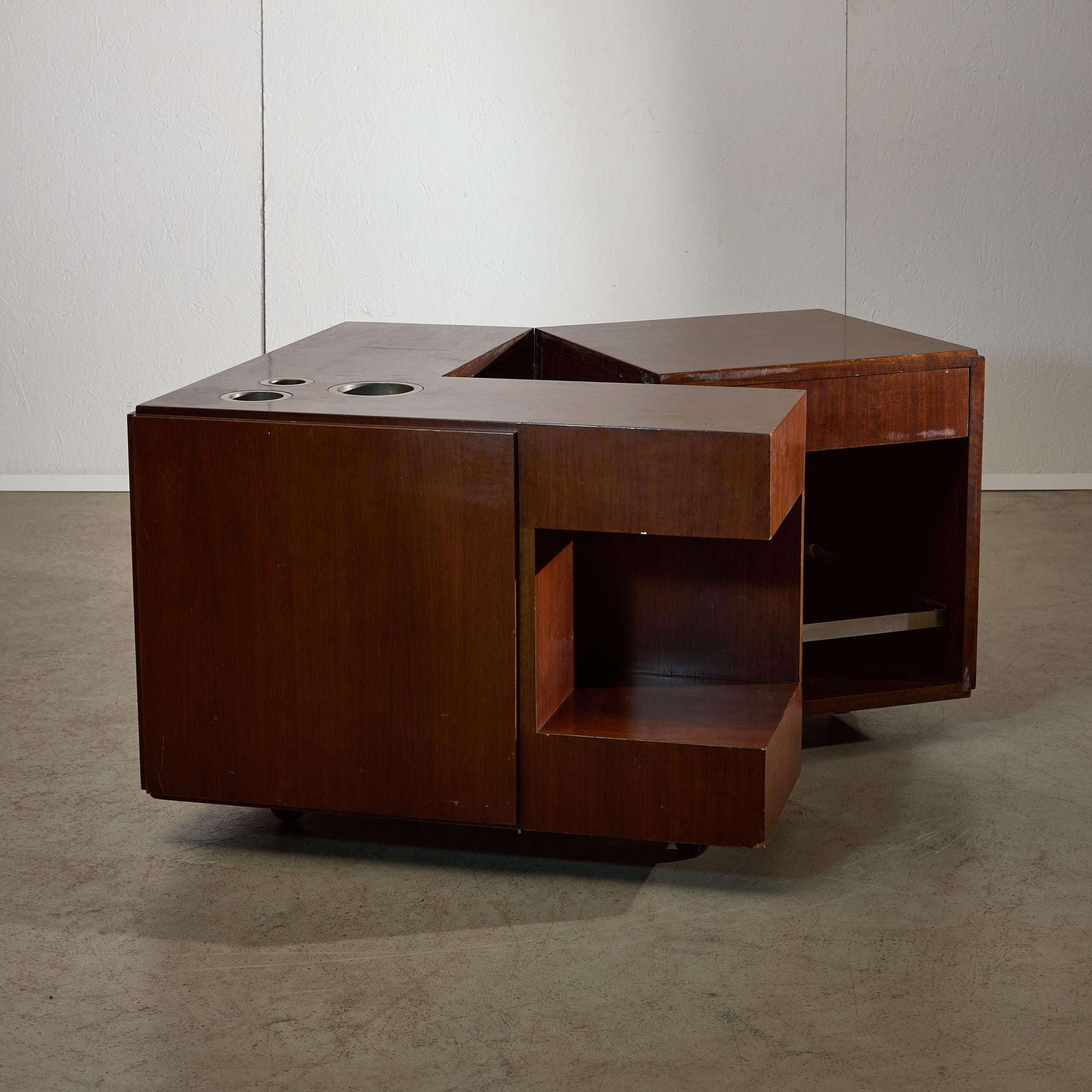 Fin du 20e siècle Table basse italienne sur roulettes avec bar intégré, années 1970 en vente