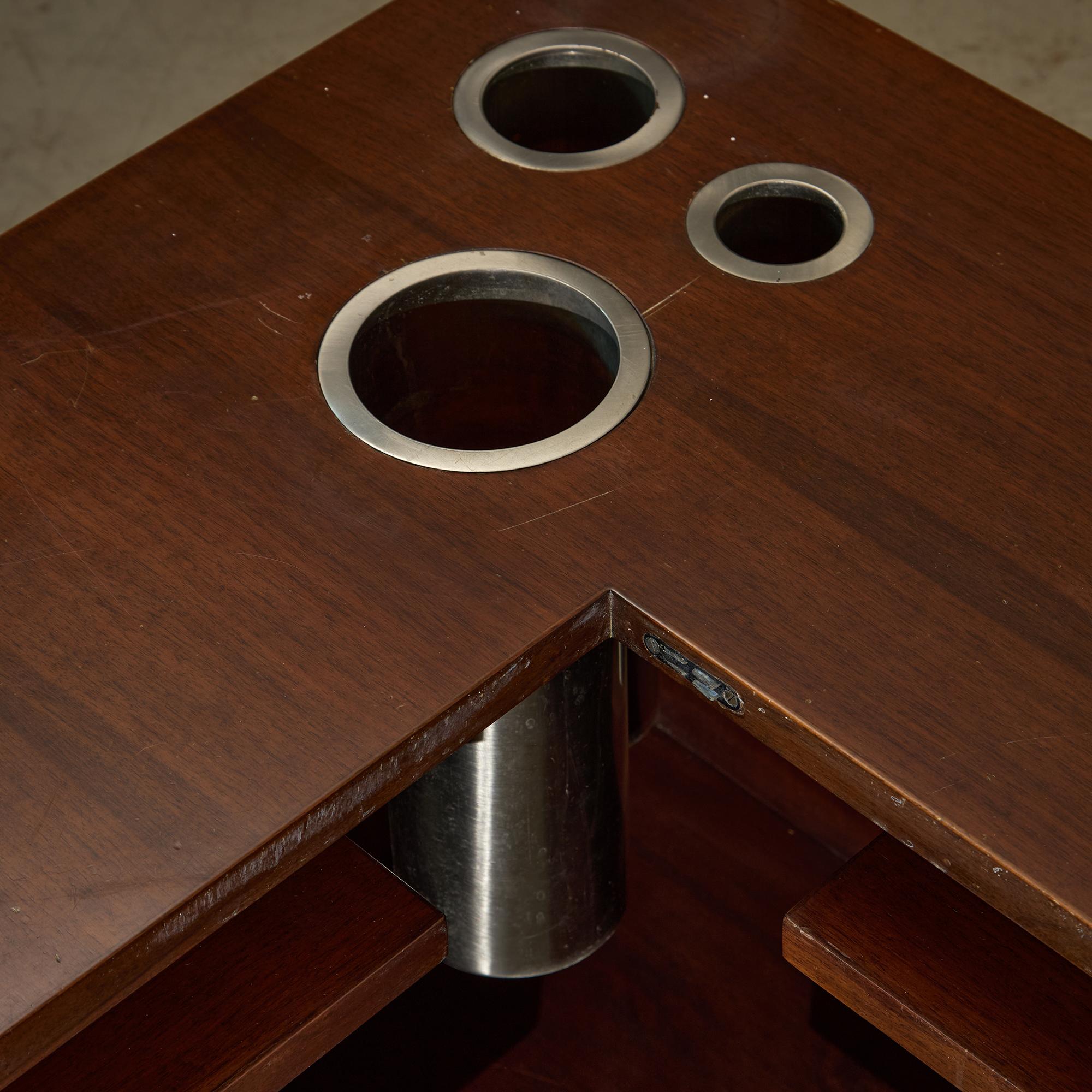 Table basse italienne sur roulettes avec bar intégré, années 1970 en vente 2