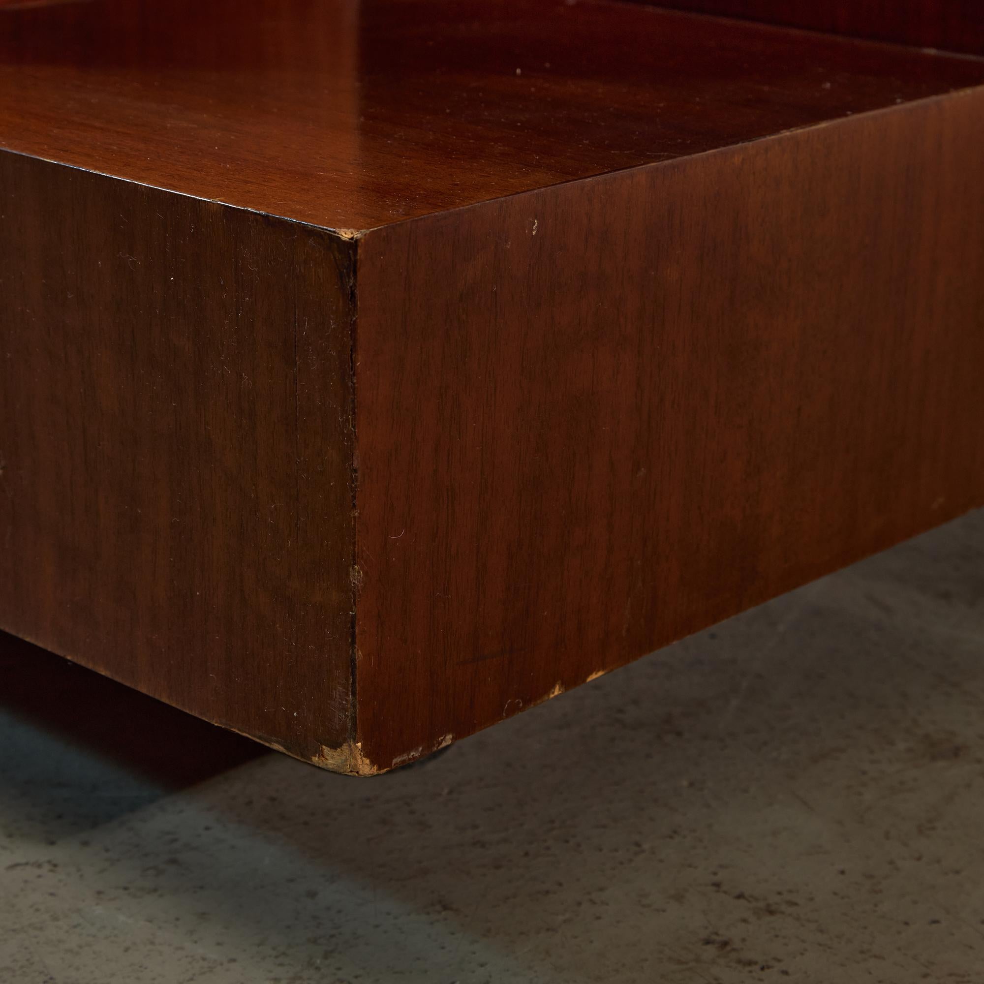 Table basse italienne sur roulettes avec bar intégré, années 1970 en vente 4