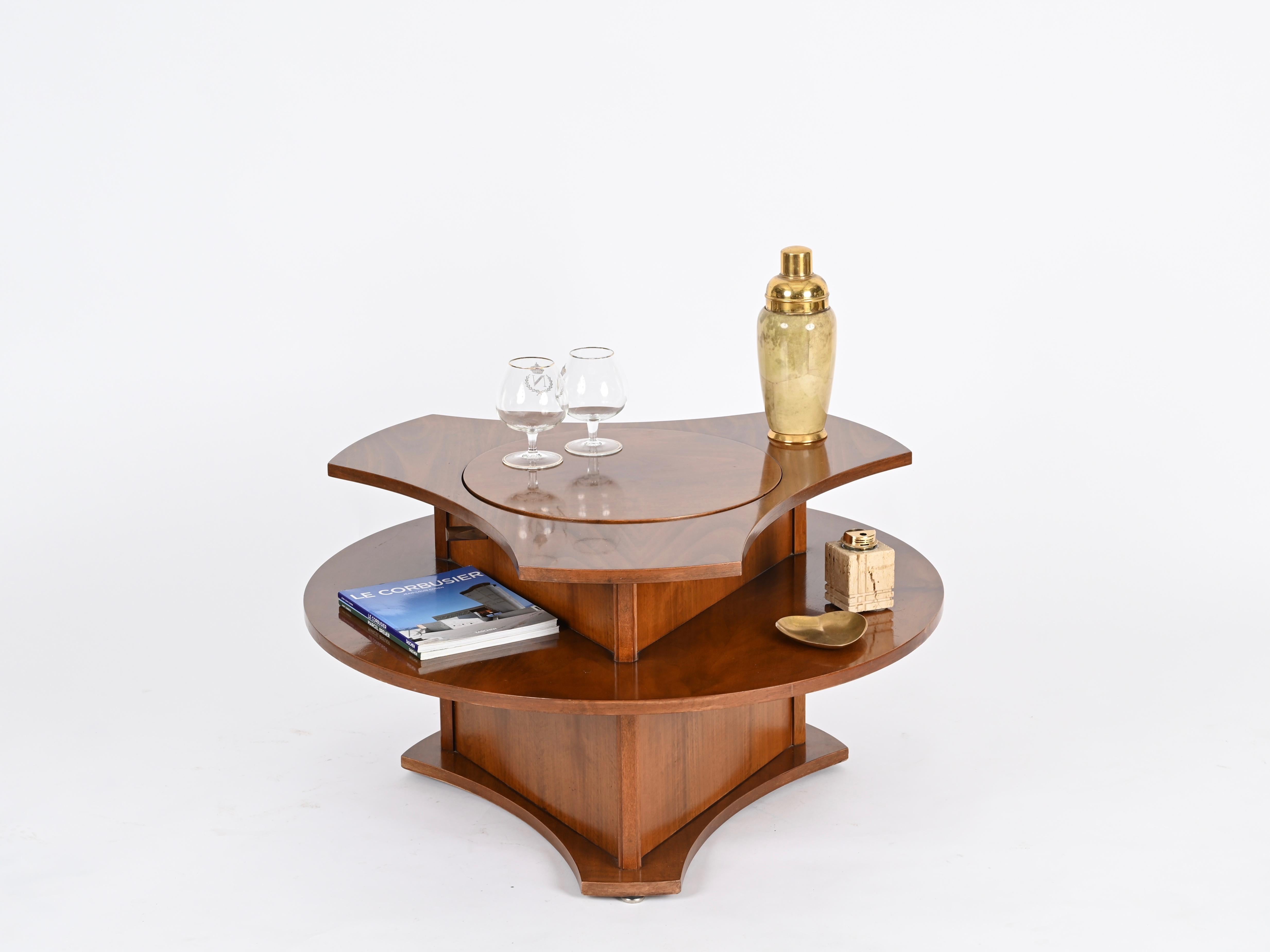 Italian Coffee Table or Dry Bar in Walnut, Brass and Enameled Metal, 1970s In Good Condition In Roma, IT