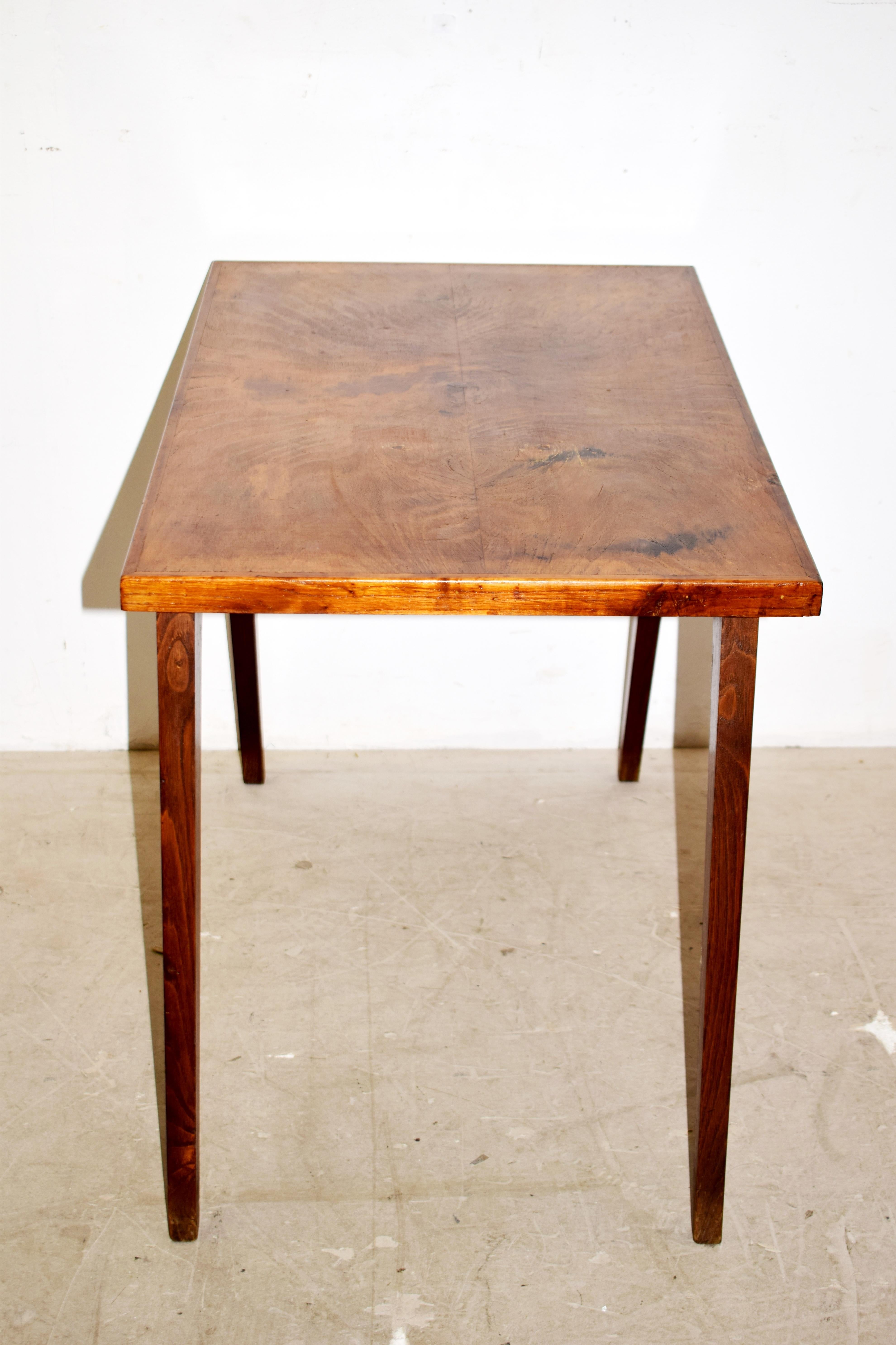 Italian coffee table, Paolo Buffa style, 1940s.
Dimensions: H= 56 cm; W=76 cm; D= 46 cm.