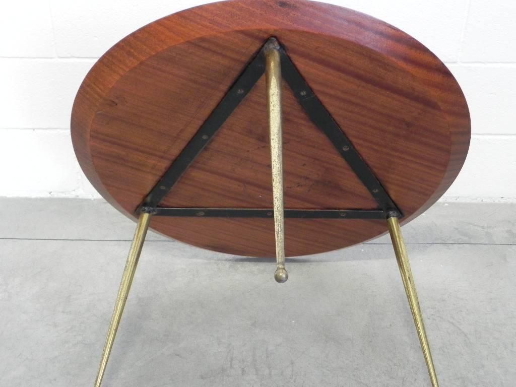 Italian Coffee Table Round in Mahogany an Brass, 1950s For Sale 6