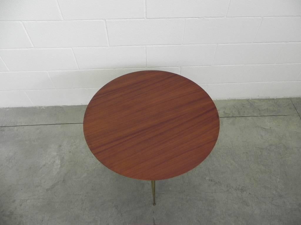 Italian Coffee Table Round in Mahogany an Brass, 1950s For Sale 2