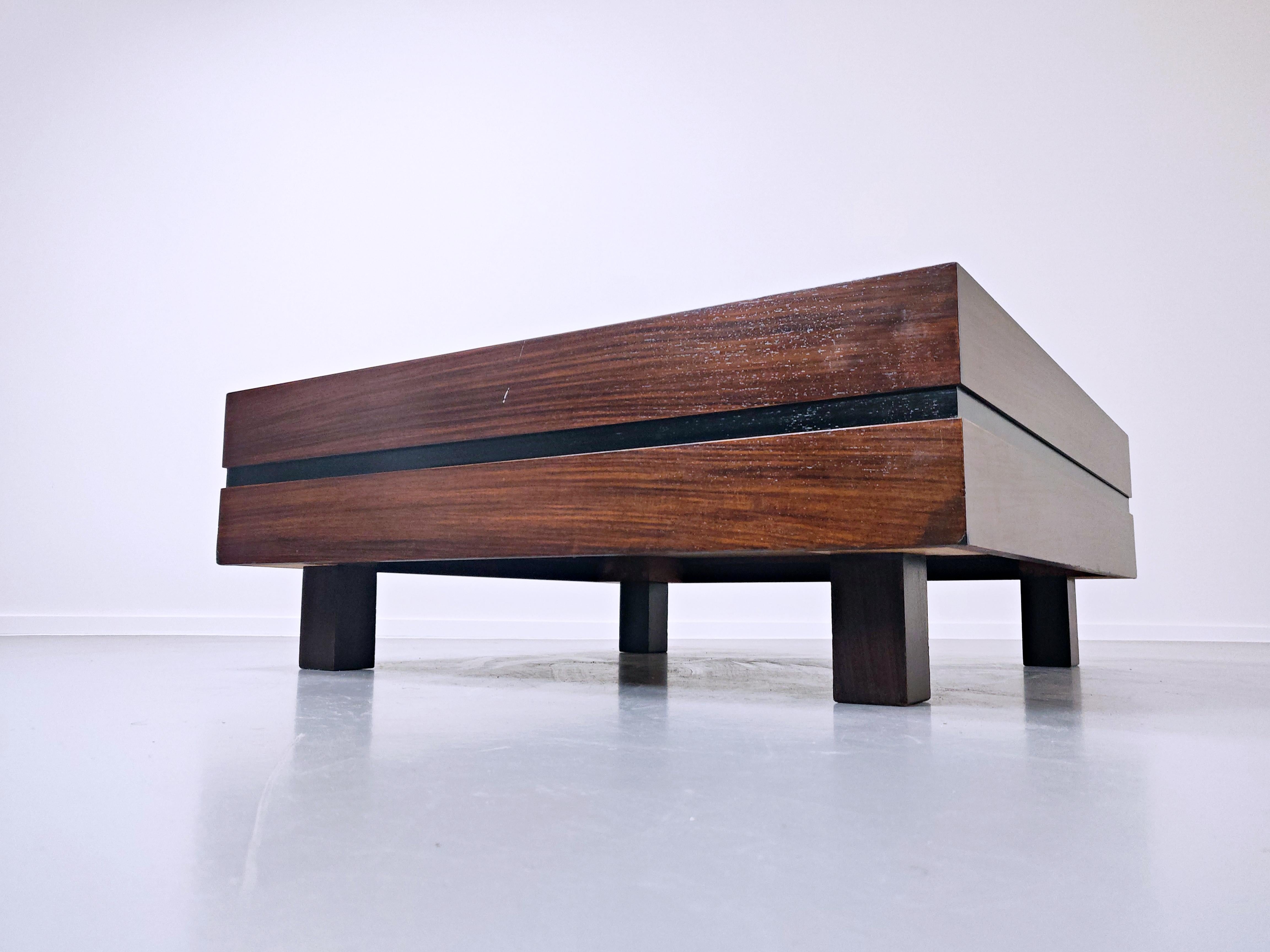 Mid-Century Modern Italian Coffee Table, Teak by Sormani For Sale 3