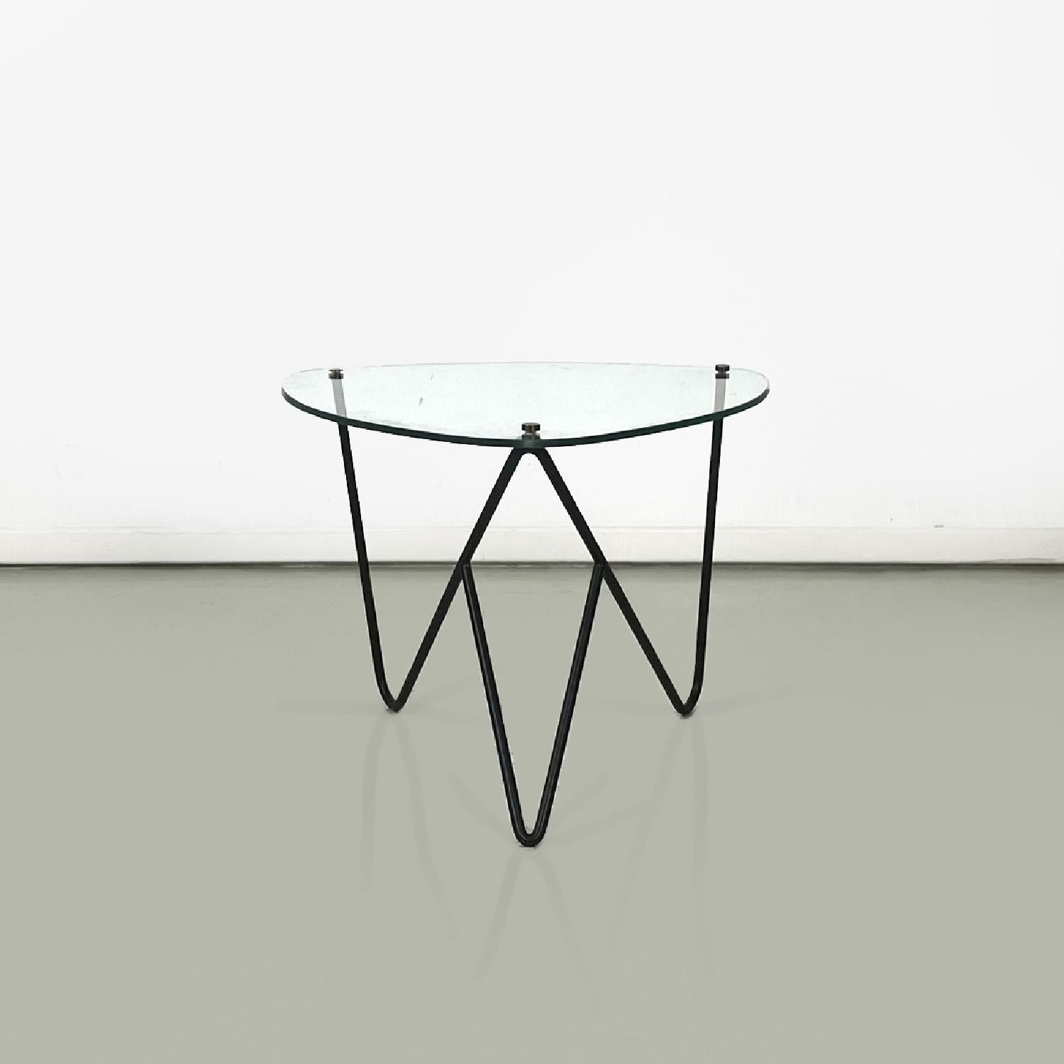 Italian coffee table triangular top glass and black metal structure, 1950s In Good Condition For Sale In MIlano, IT